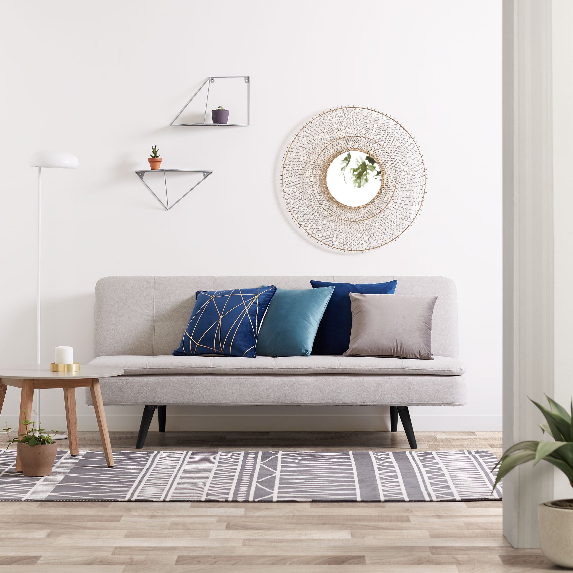 Teg prism shelf in steel with black finish 40 x 20 cm - Lifestyle