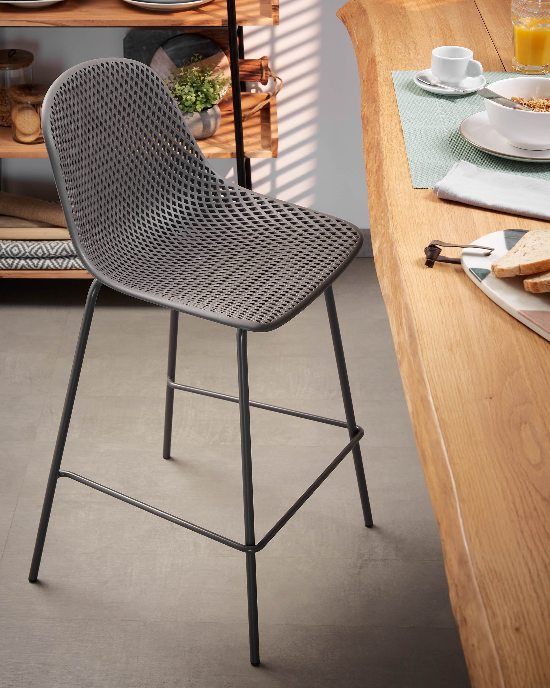 Quinby outdoor stool in grey, height 65 cm - Lifestyle
