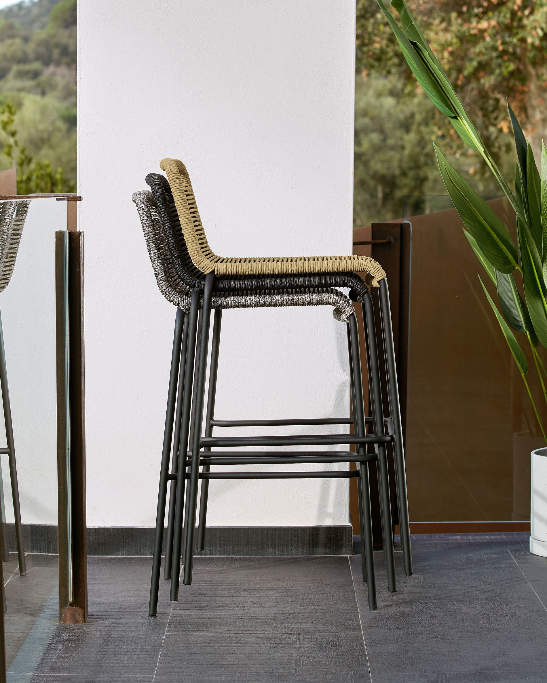 Lambton stackable stool in brown rope and black finish steel 74 cm - Lifestyle