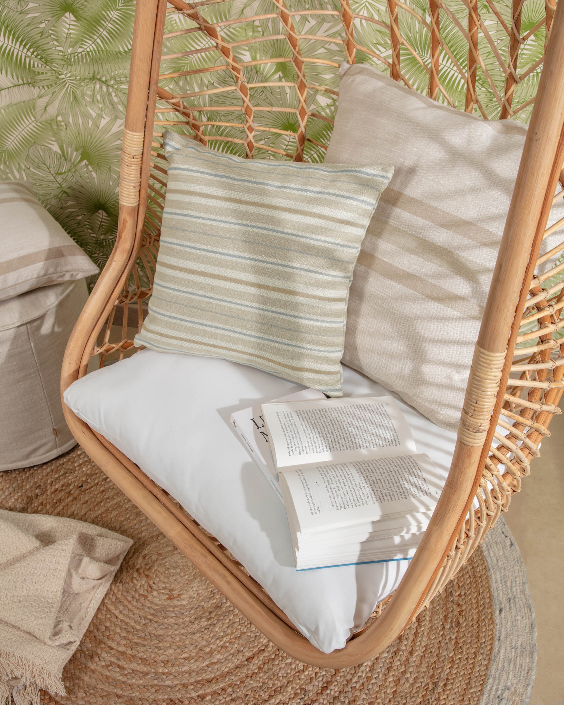 Ekaterina hanging rattan chair - Lifestyle