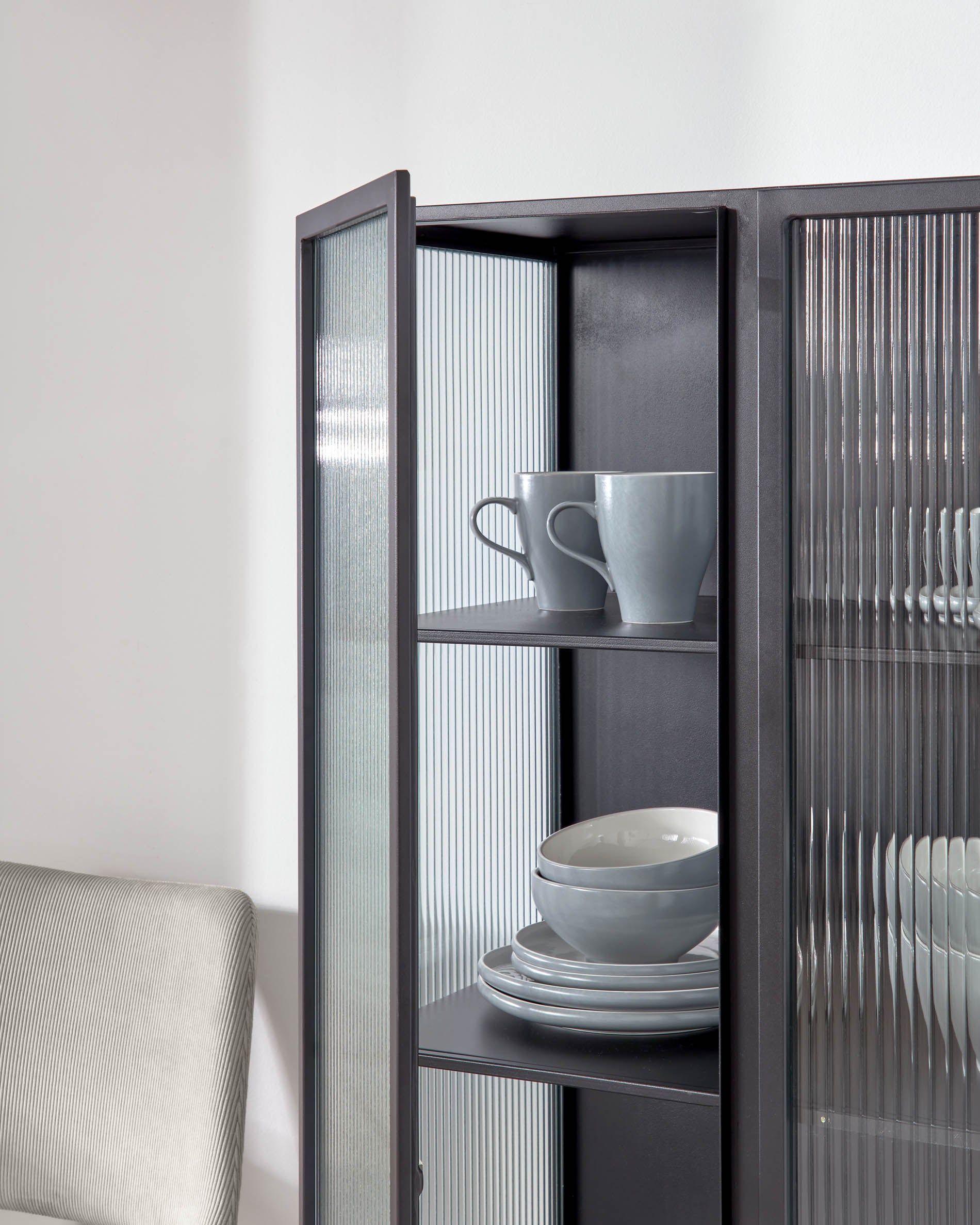 Trixie glass cabinet 70 x 143 cm - Lifestyle