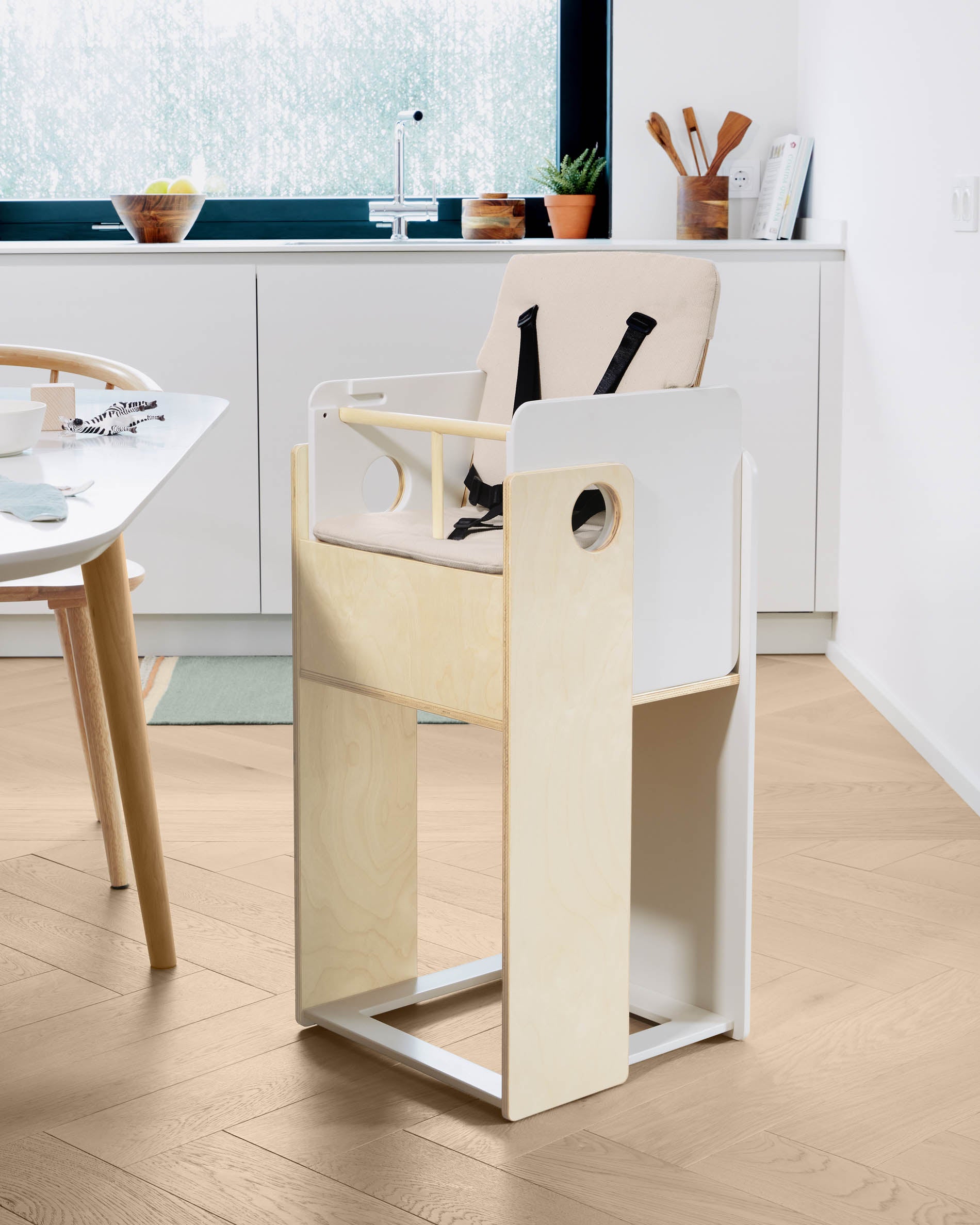 100% organic cotton (GOTS) Nuun highchair cushion with natural finish - Lifestyle