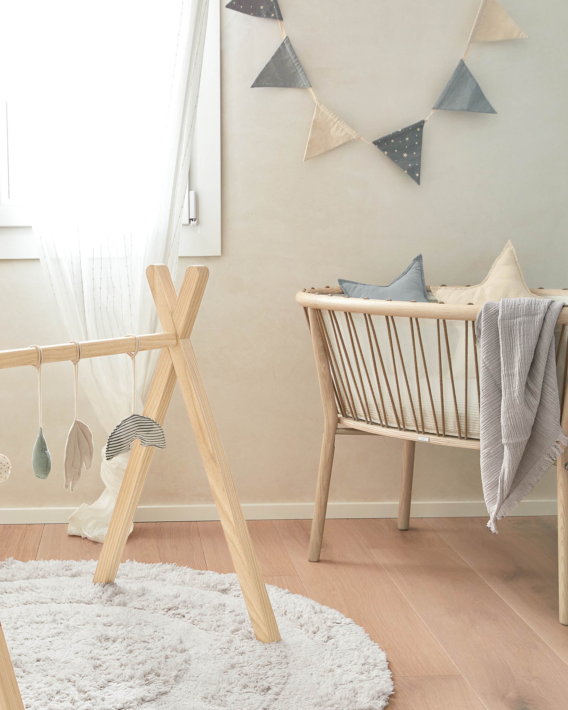 Leonela ash wood bassinet 97 x 62 cm FSC 100% - Lifestyle