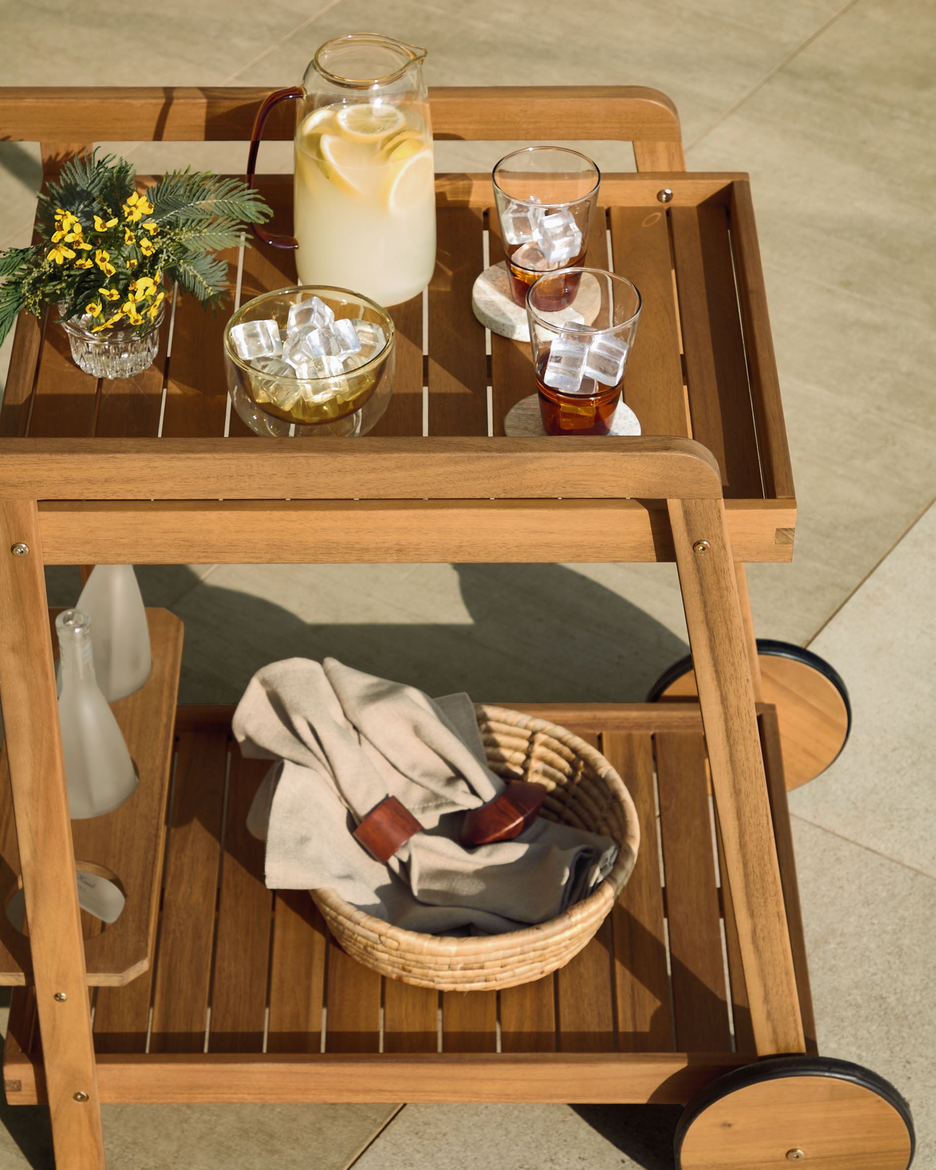 Felisa solid acacia hostess trolley FSC 100% - Lifestyle
