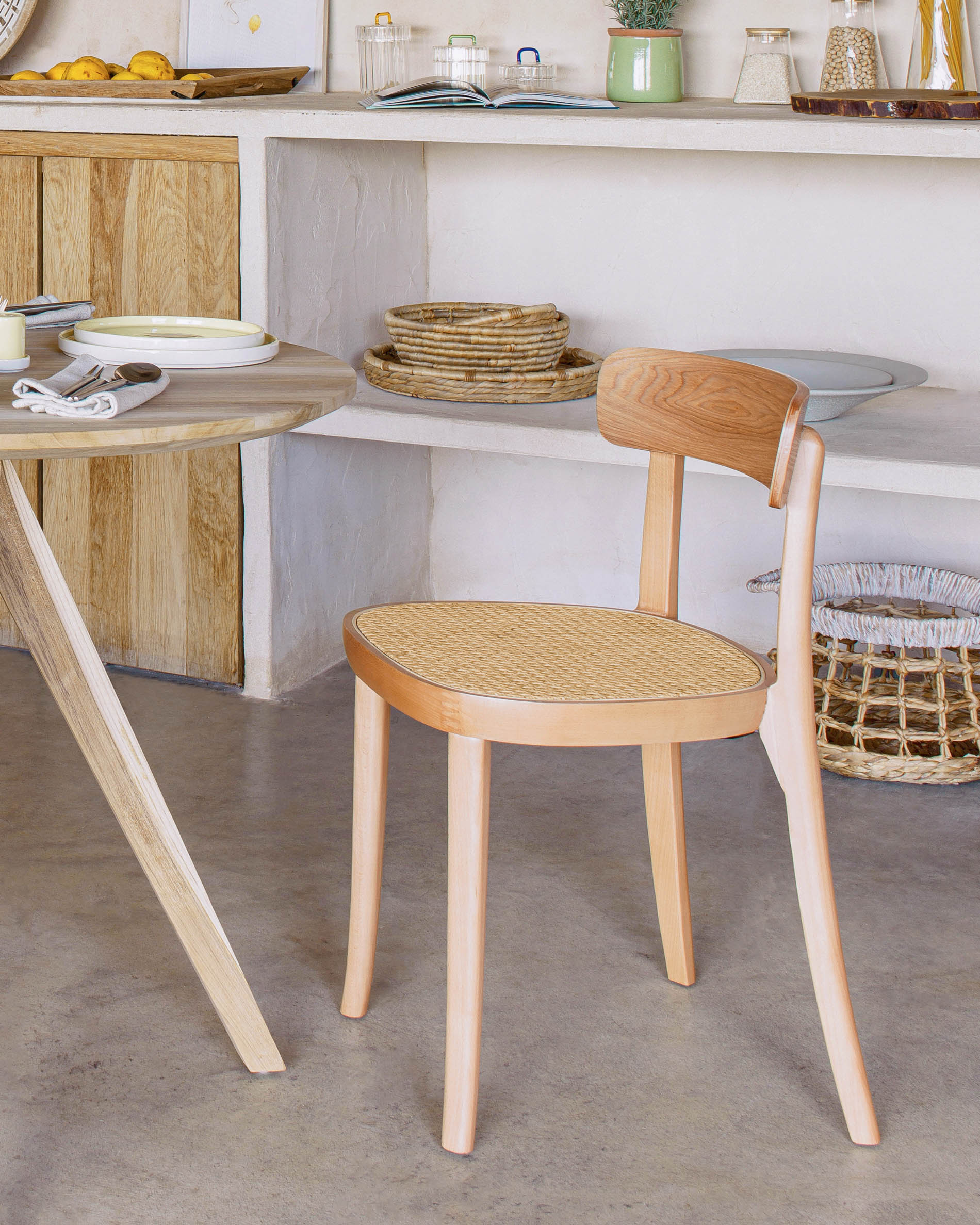 Romane chair in solid beech with natural finish, ash veneer and rattan - Lifestyle