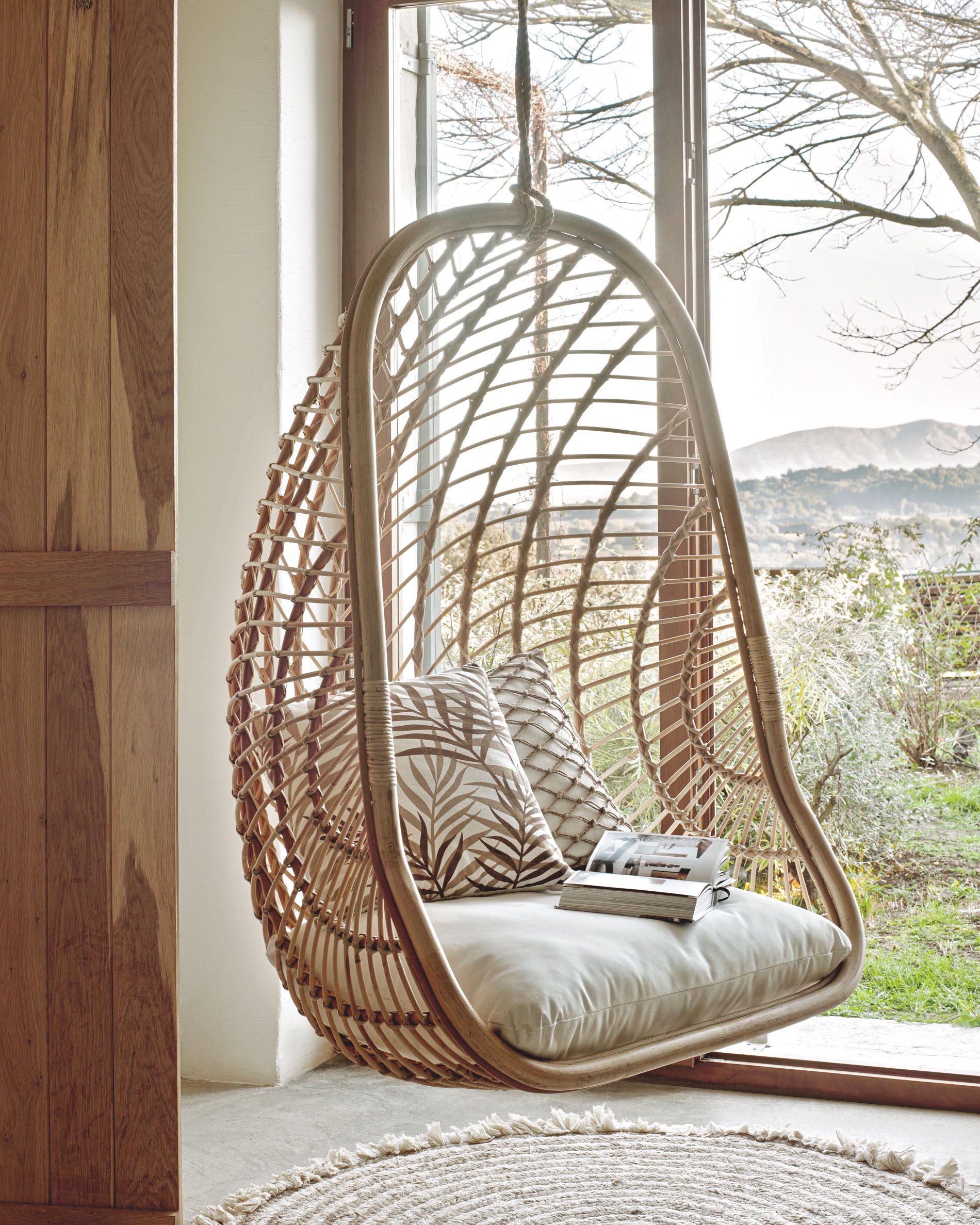 Ekaterina hanging rattan chair - Lifestyle