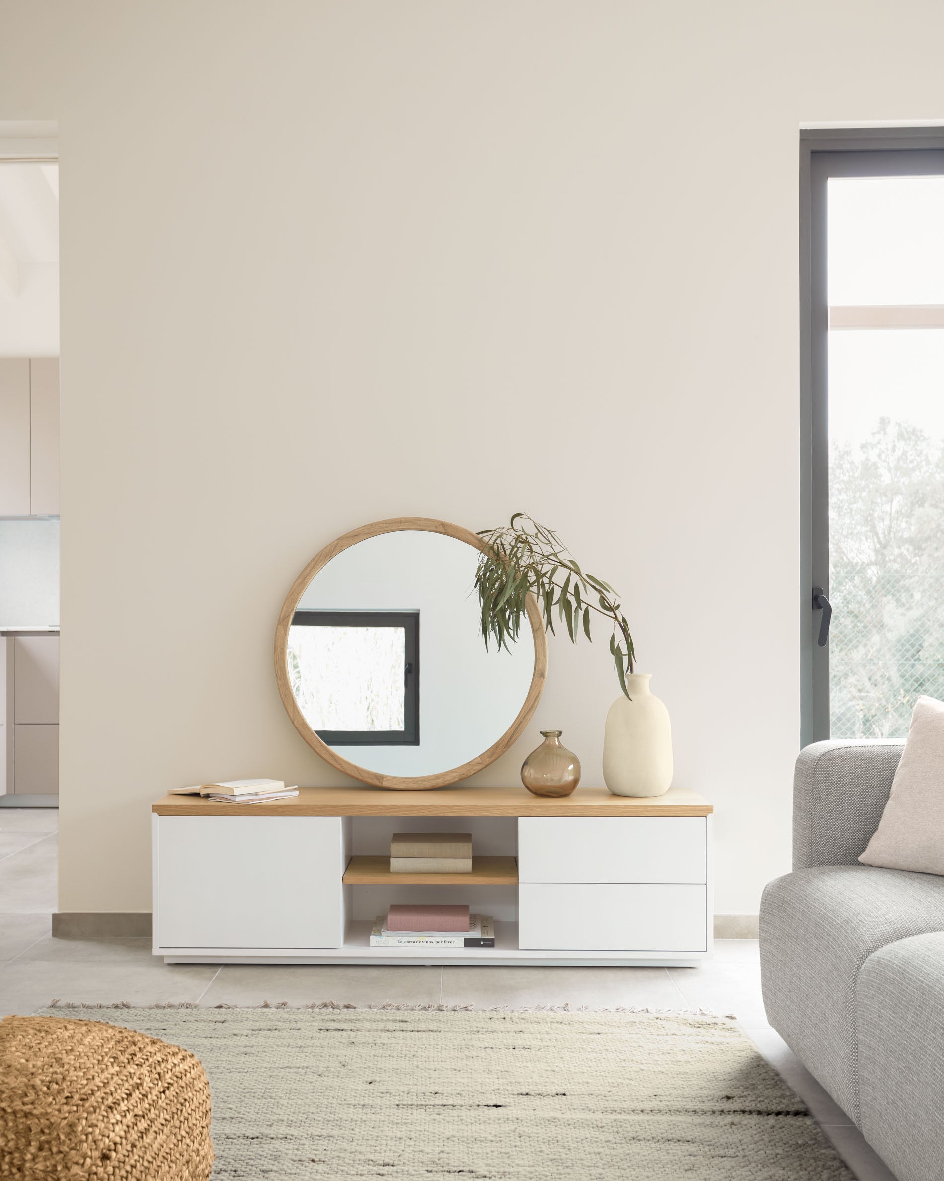 Abilen oak wood veneer TV stand with 1 door & 2 drawers in white lacquer, 150 x 44 cm FSC 100% - Lifestyle
