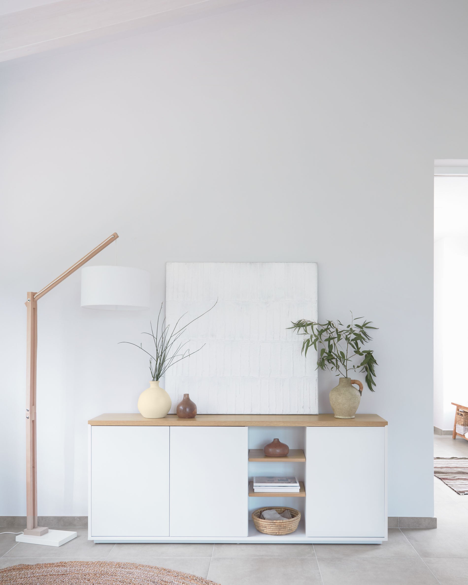 Abilen oak wood veneer 3 door sideboard with white lacquer, 180 x 75 cm FSC 100% - Lifestyle