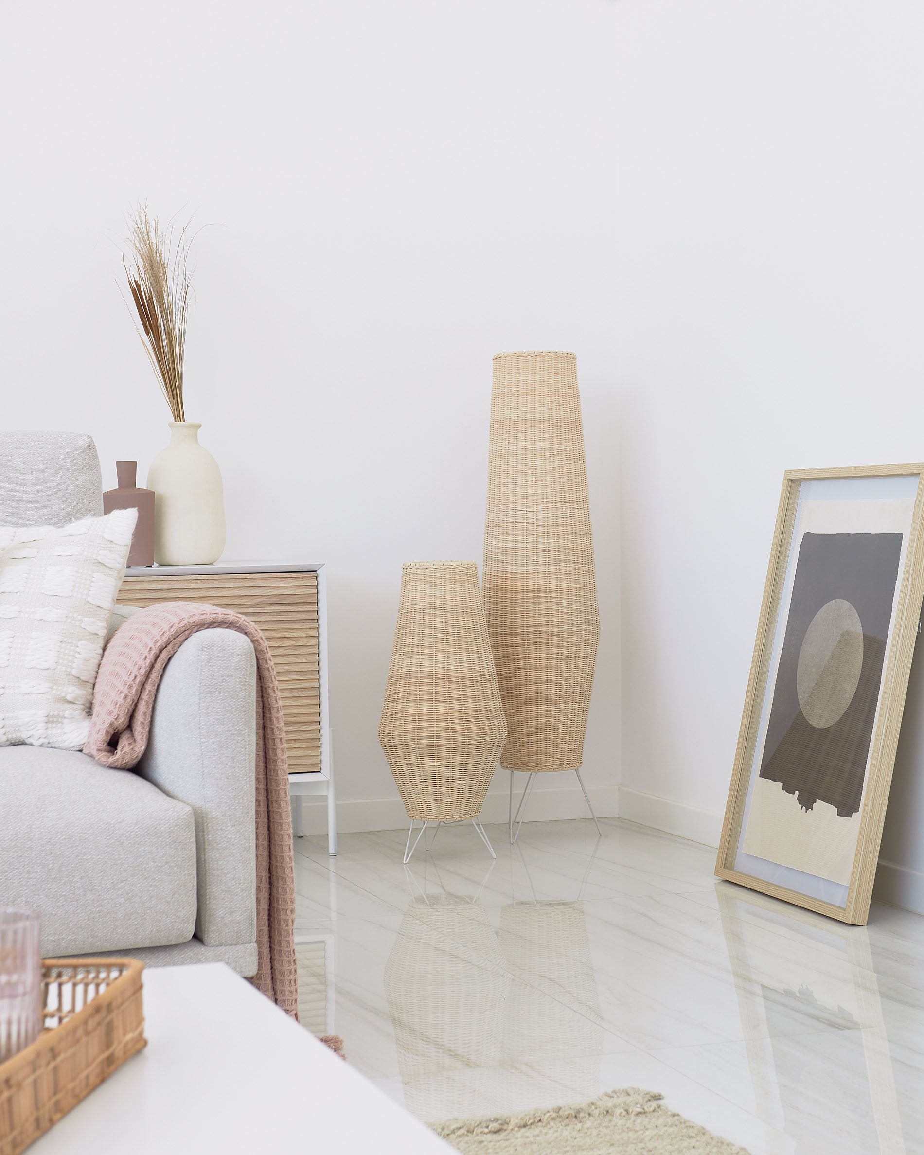 Large Kamaria floor lamp in rattan with natural finish - Lifestyle