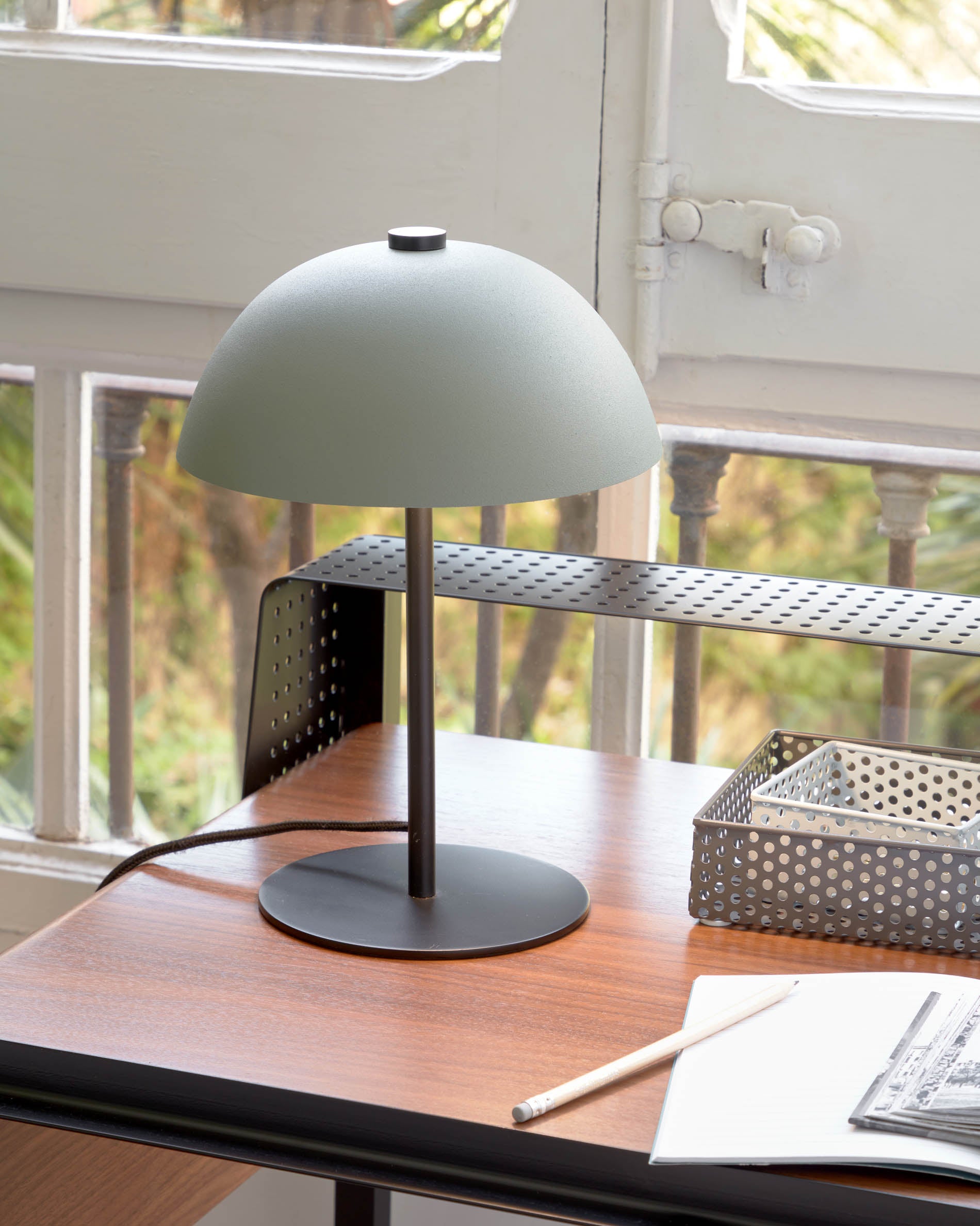 Aleyla table lamp in metal with green finish - Lifestyle