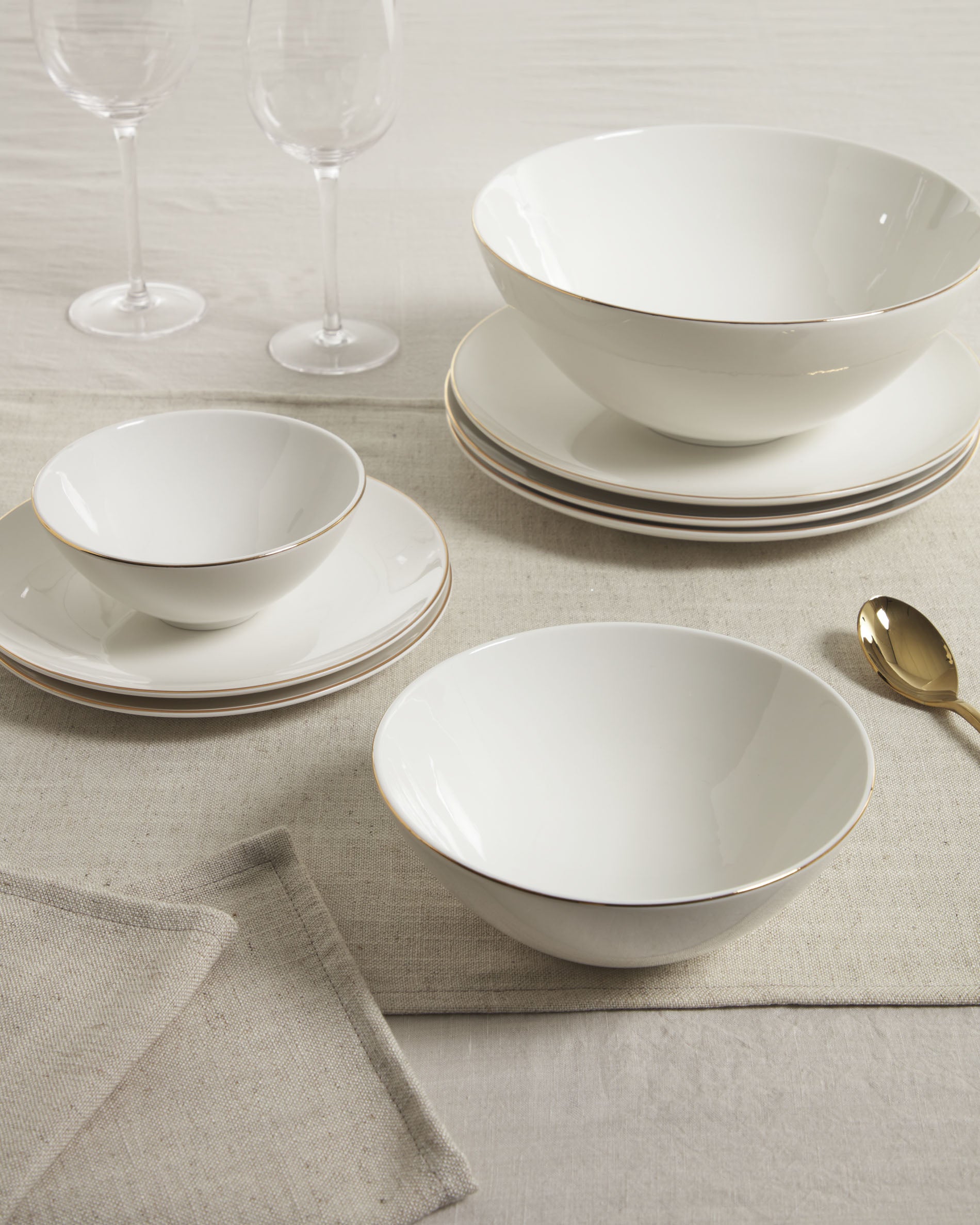 Taisia large porcelain bowl in white - Lifestyle