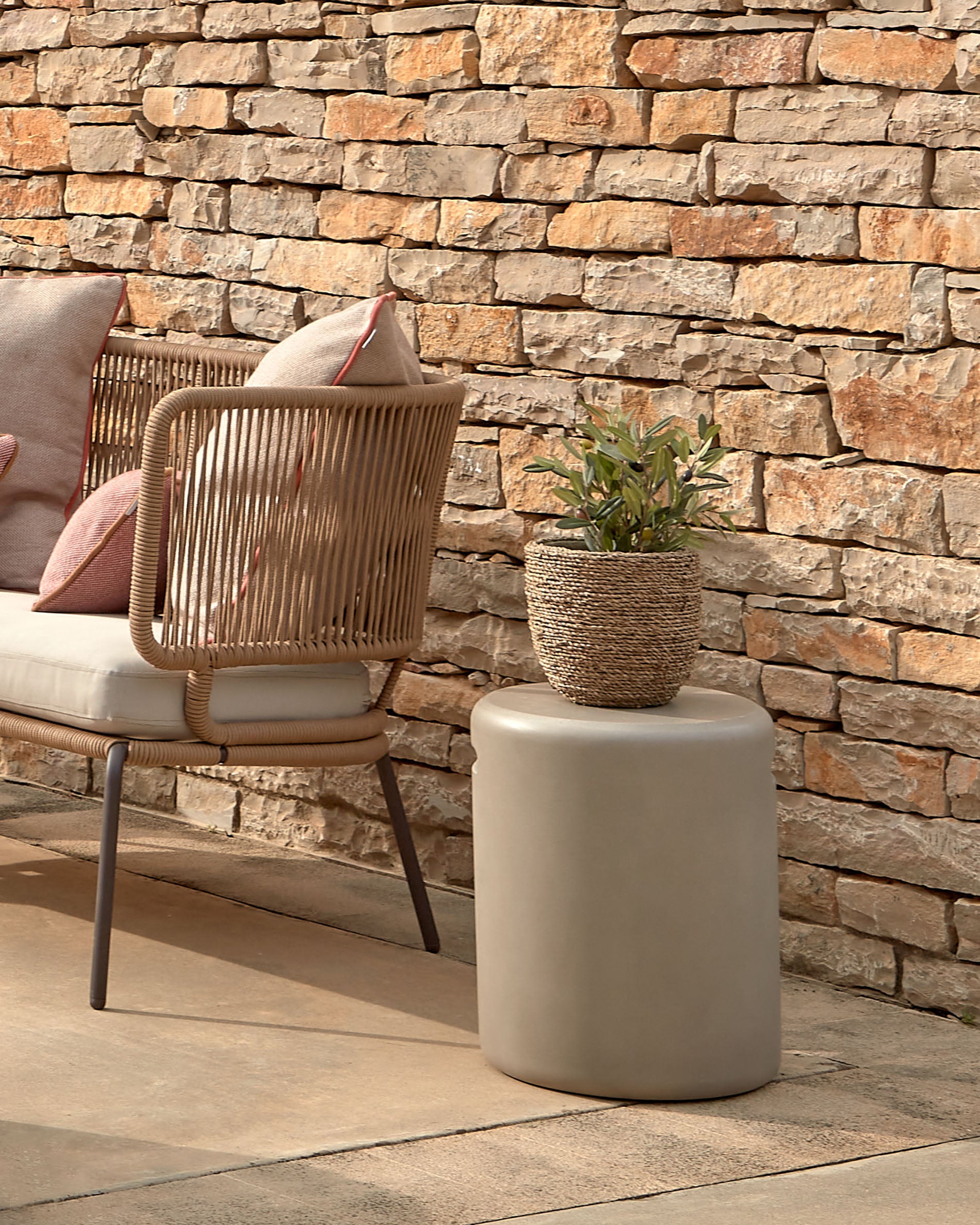 Taimi concrete outdoor footrest Ø 35 cm - Lifestyle