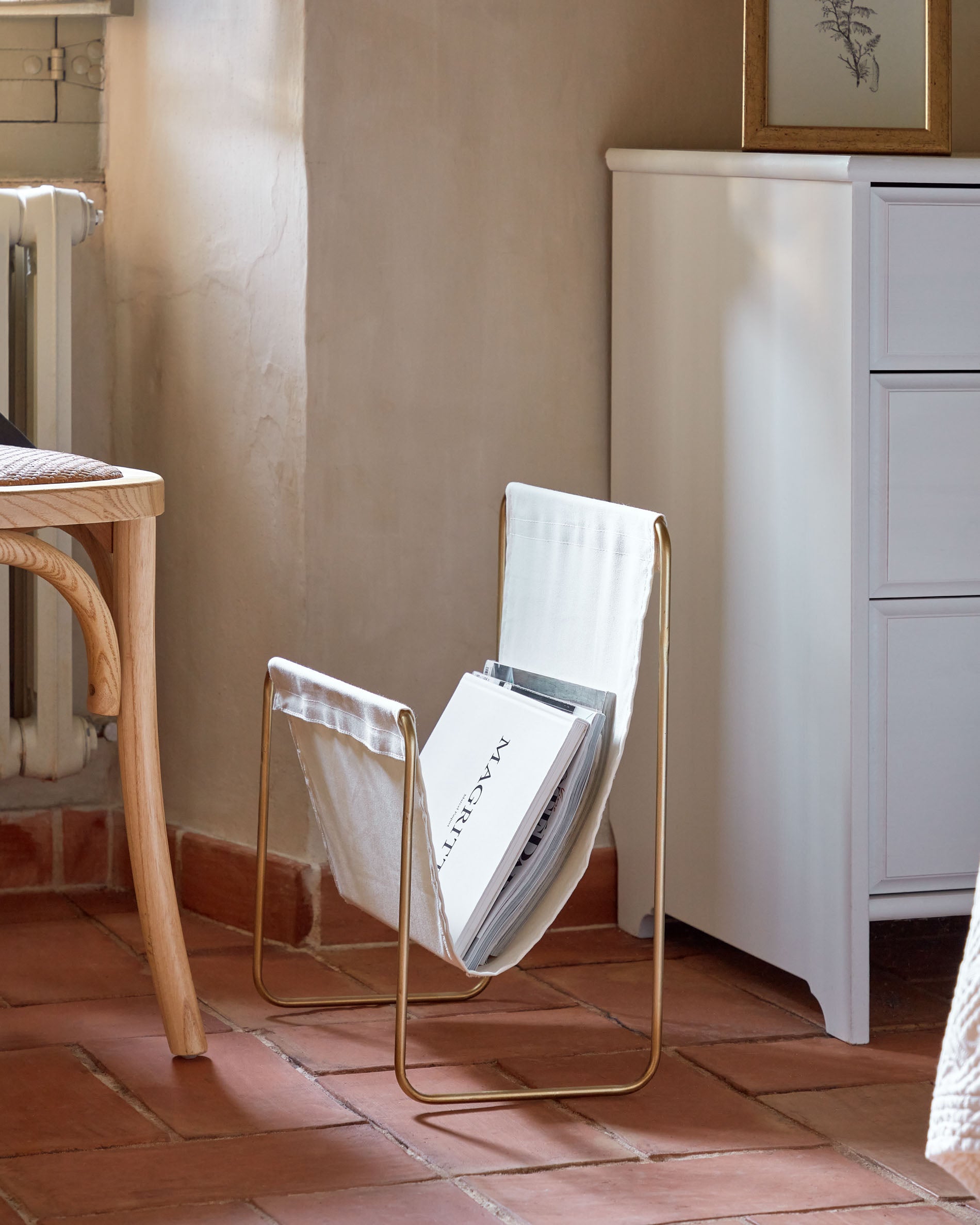 Siana beige magazine rack in golden metal - Lifestyle