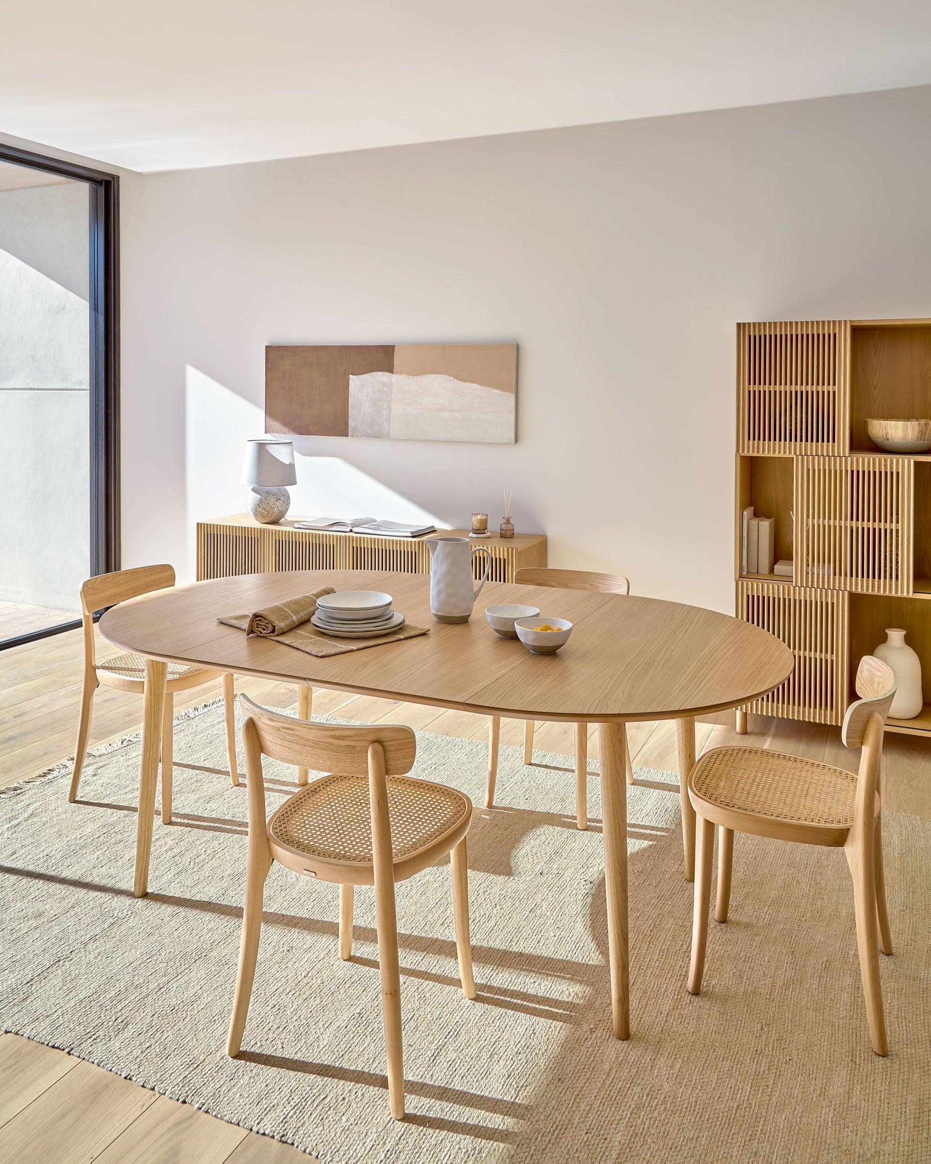 Oqui extendable oval table with an oak veneer and solid wood legs, Ø 120 (200) x 120 cm - Lifestyle