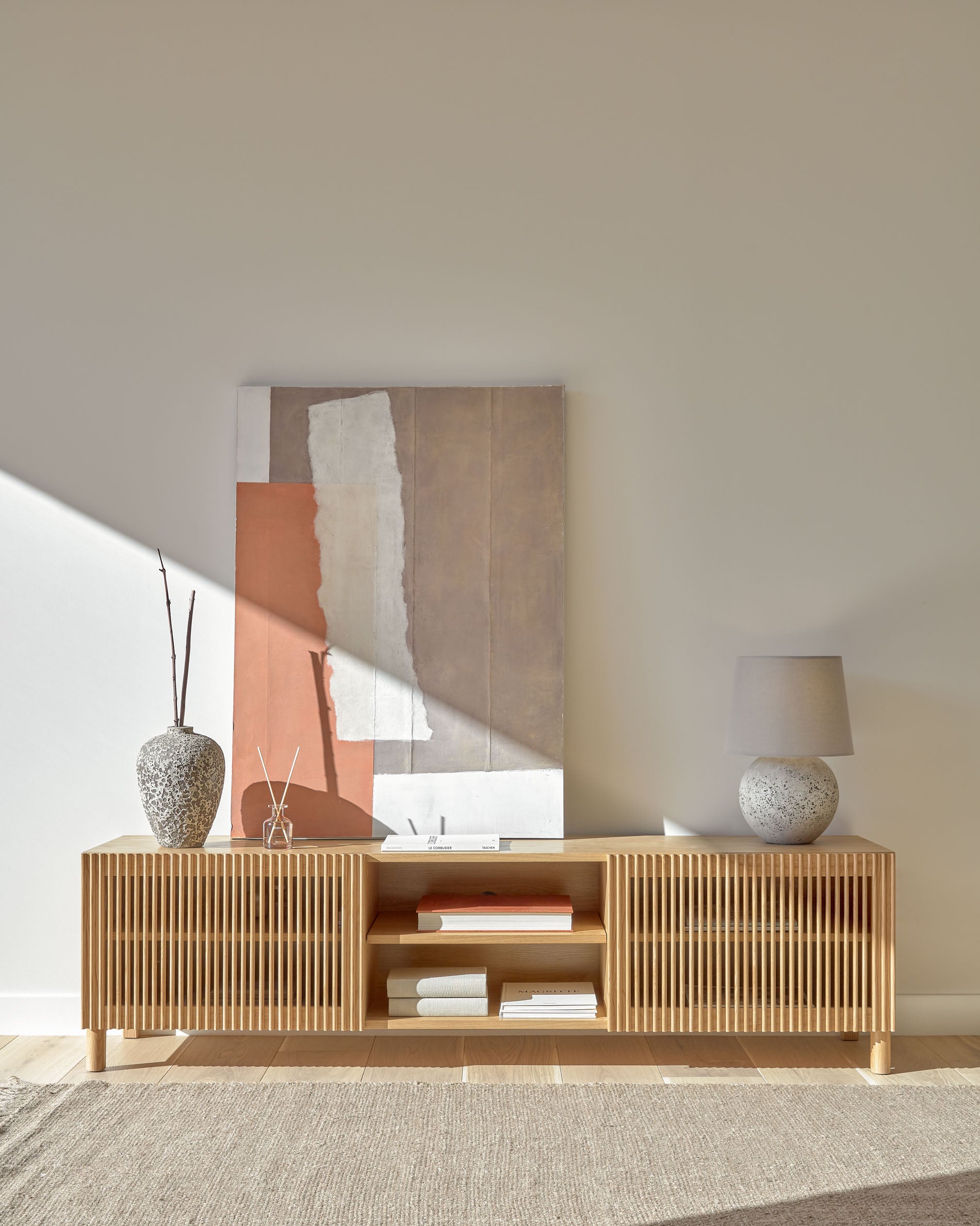 Beyla 2-door TV stand in solid oak wood and oak veneer 180 x 49.5cm FSC 100% - Lifestyle
