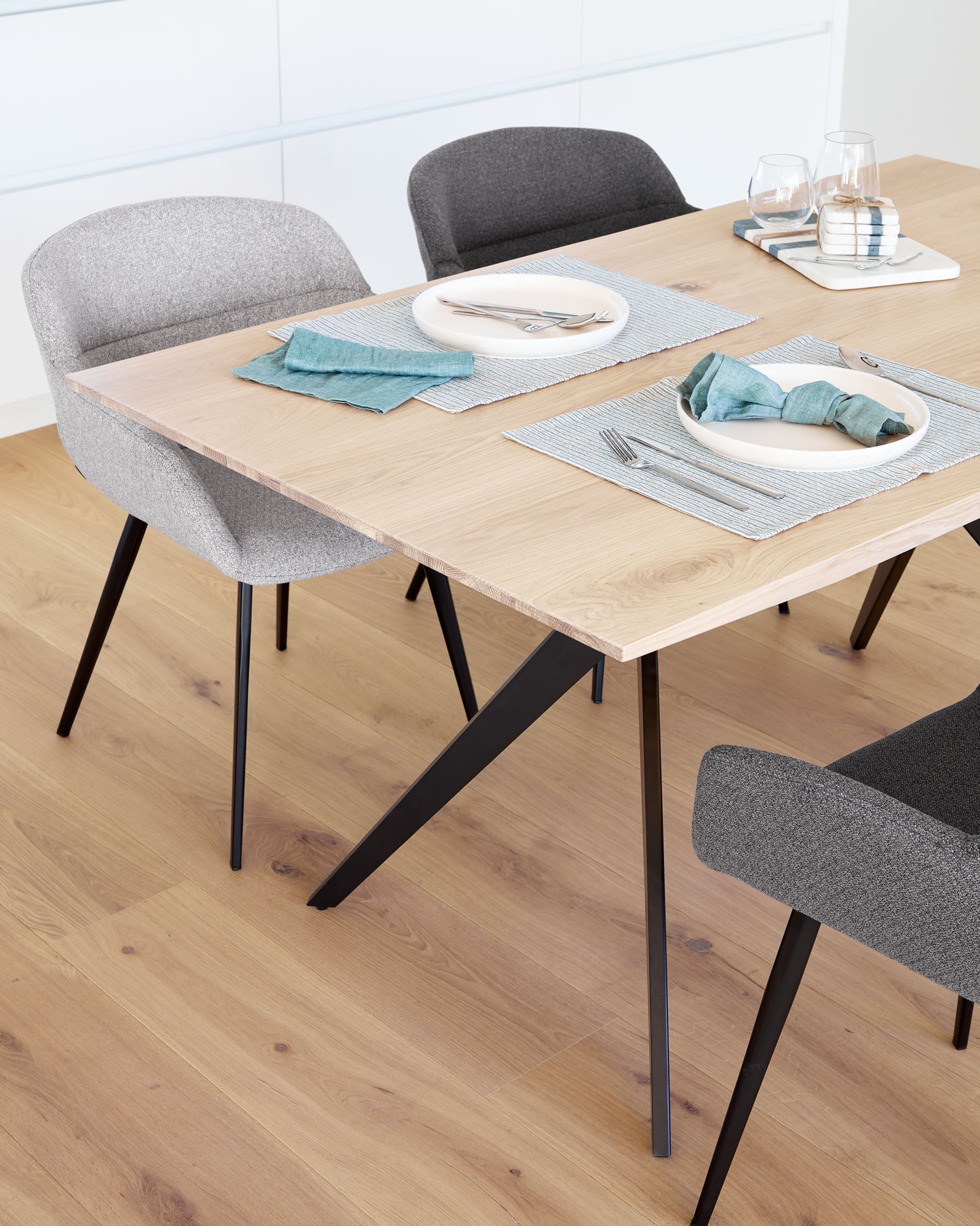 Amethyst oak veneer table with a whitewashed finish and black steel legs, 160 x 90 cm - Lifestyle