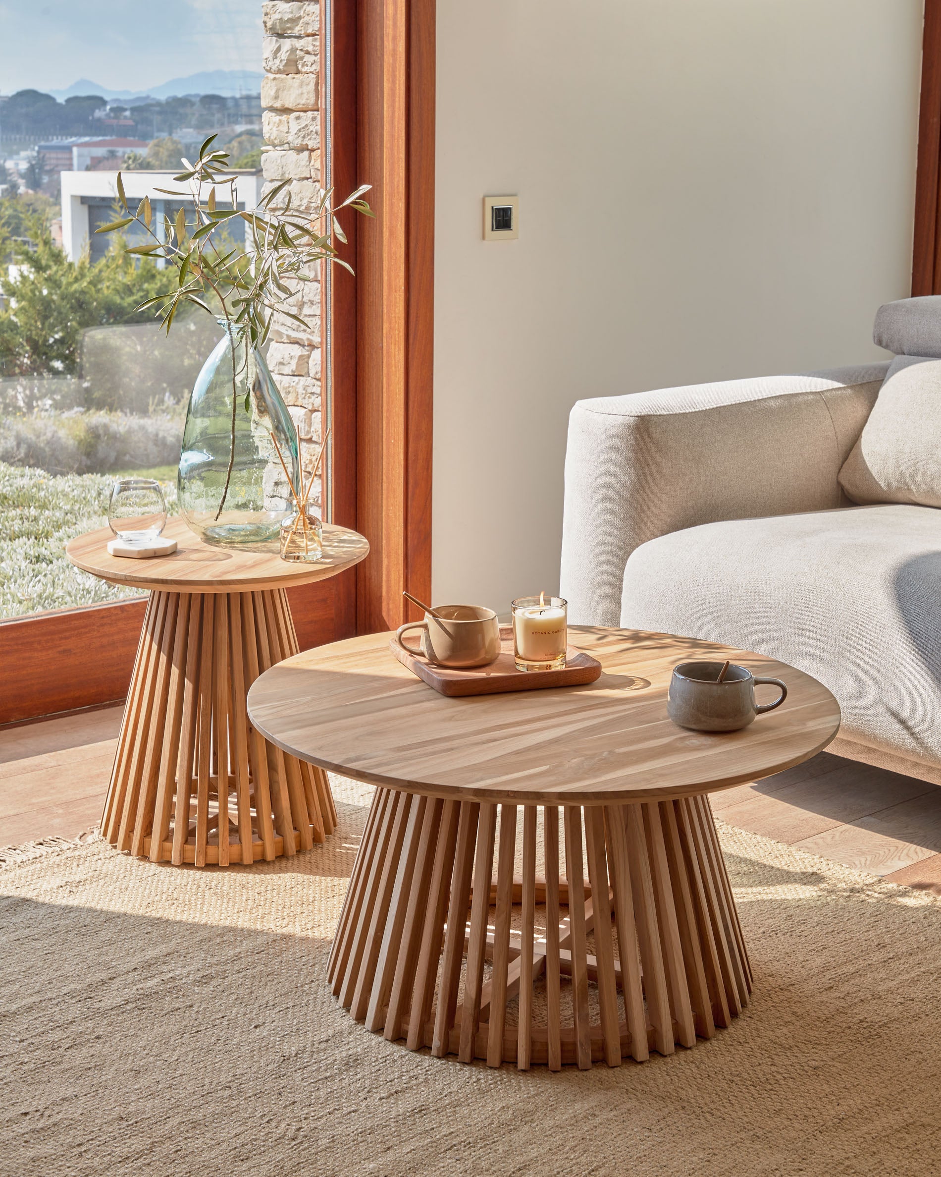 Jeanette round solid teak wood side table, Ø 50 cm - Lifestyle