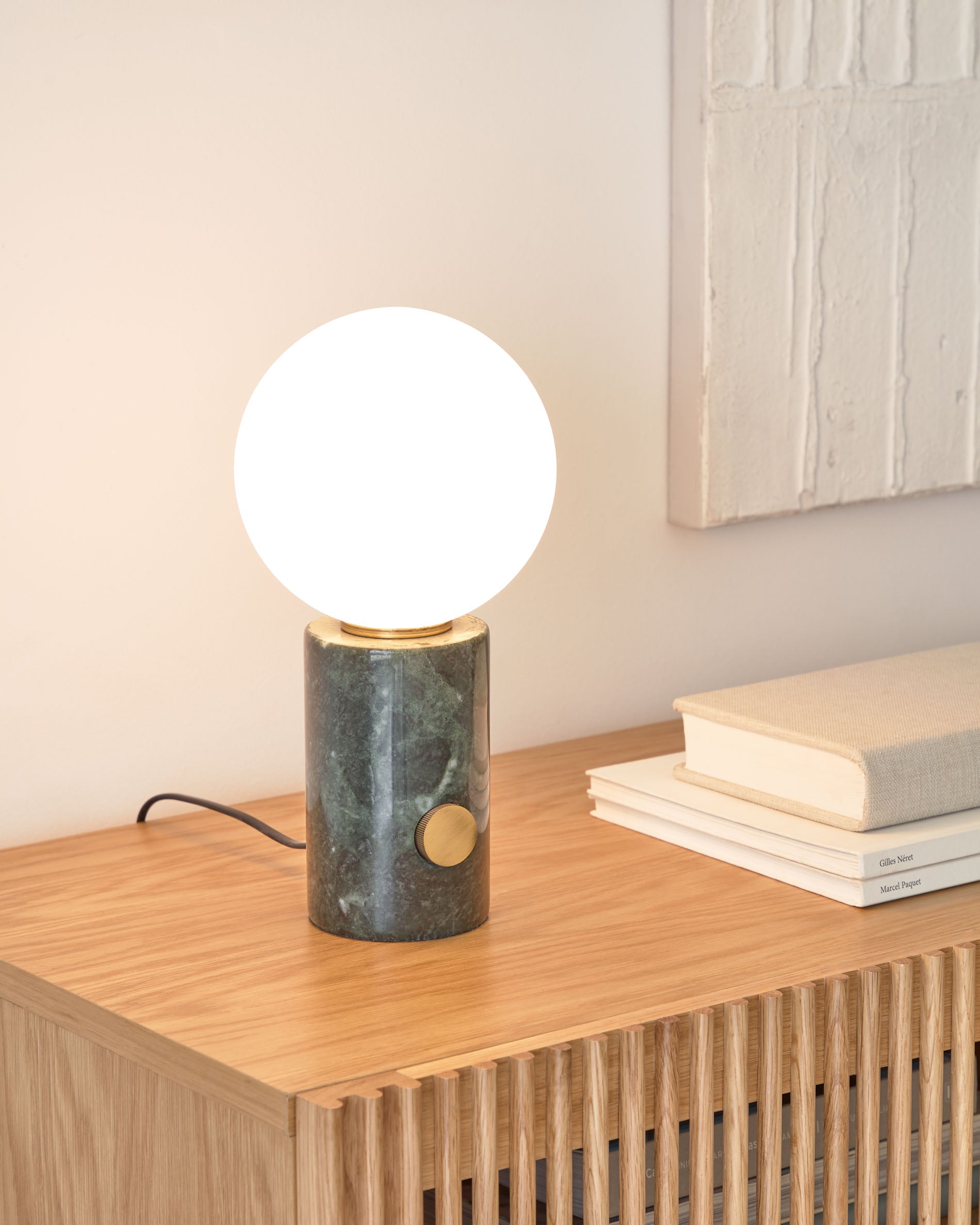 Lonela table lamp in marble with green finish - Lifestyle