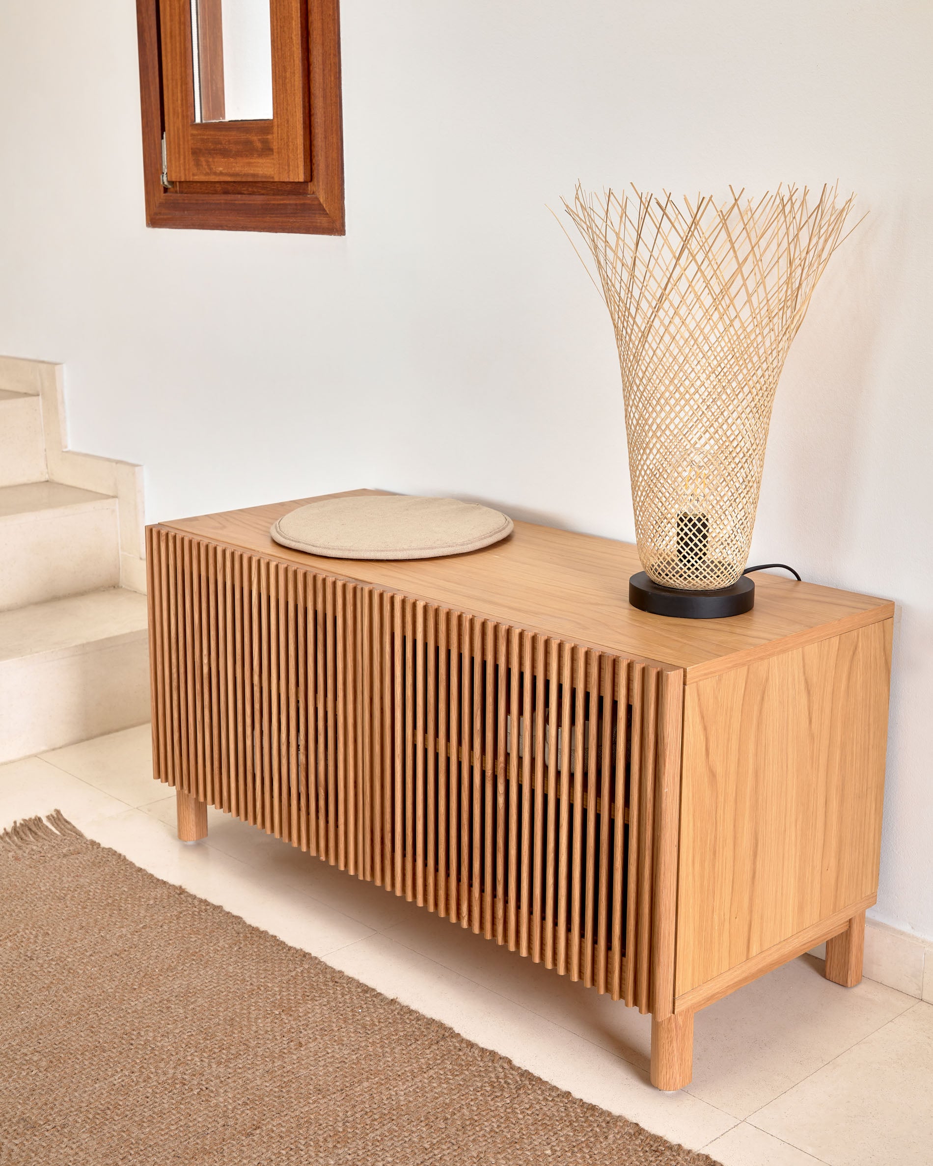 Beyla 2-door shoe rack in solid oak wood and oak veneer 98.5cm FSC 100% - Lifestyle