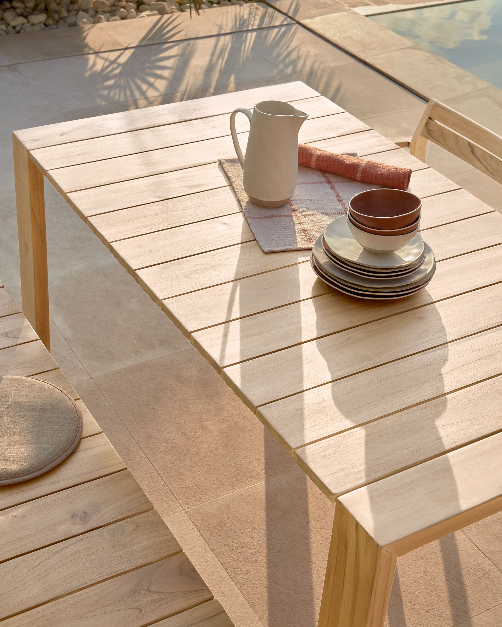 Victoire solid teak outdoor table 200 x 100 cm - Lifestyle