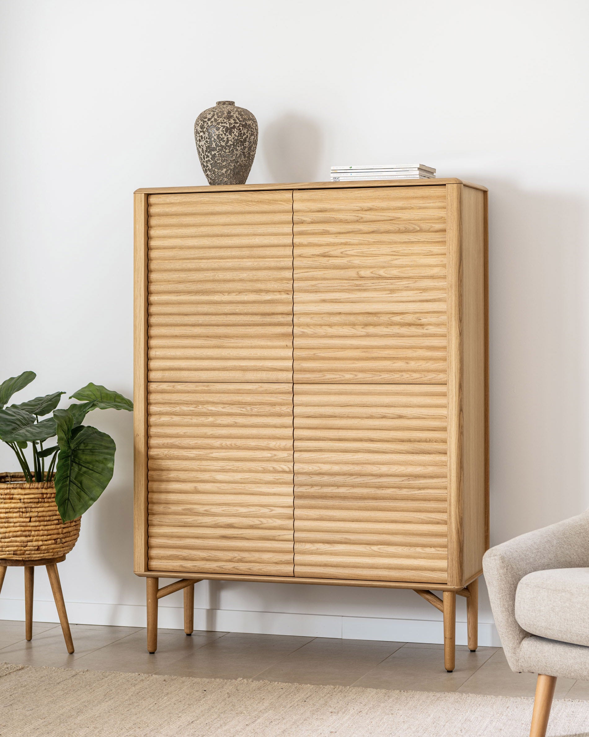 Lenon tall console with 4 oak wood doors and an oak veneer, 104.5 x 144 cm FSC MIX Credit - Lifestyle