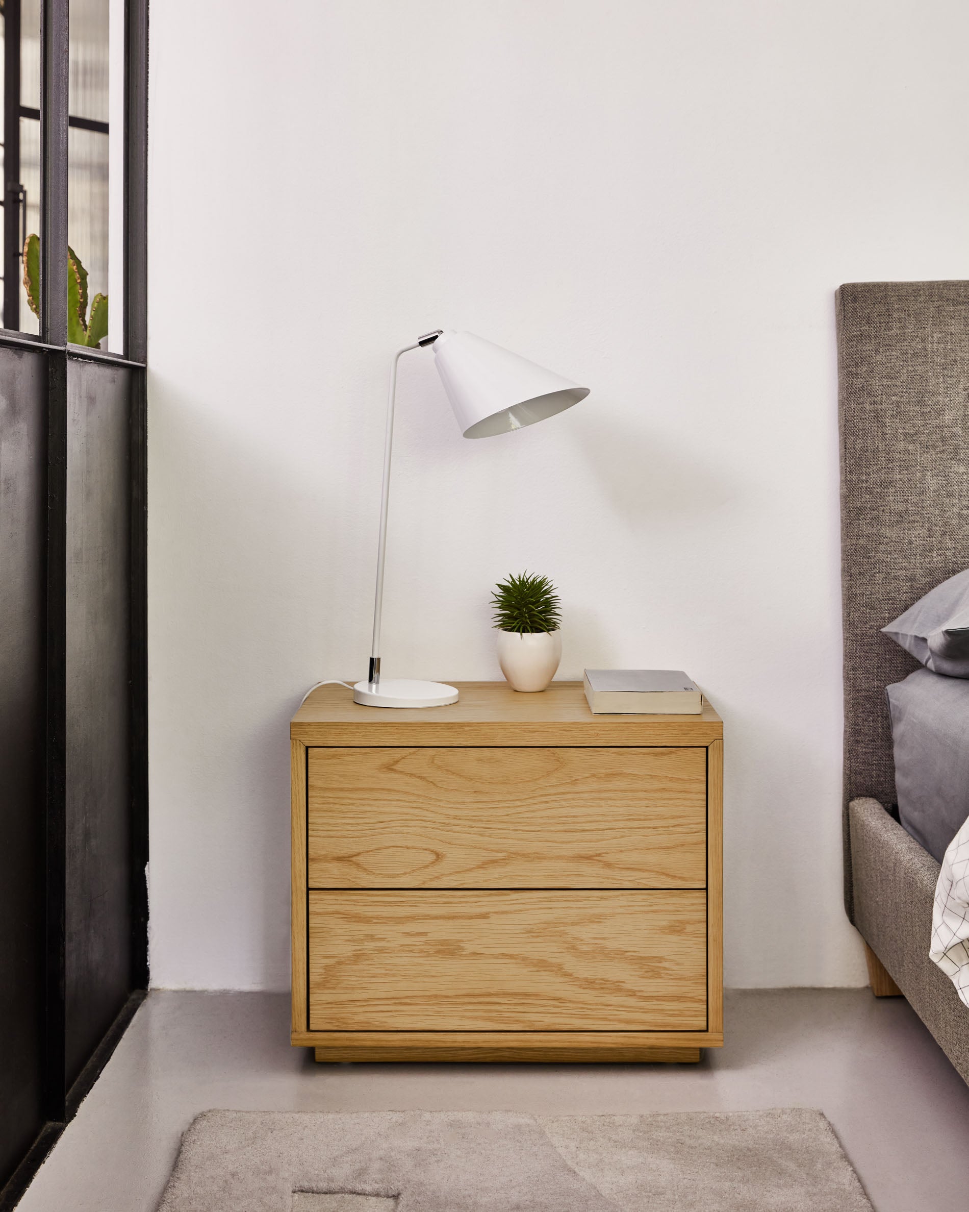 Abilen oak veneer and white lacquer bedside table, 53 x 44 cm, certified FSC 100% - Lifestyle