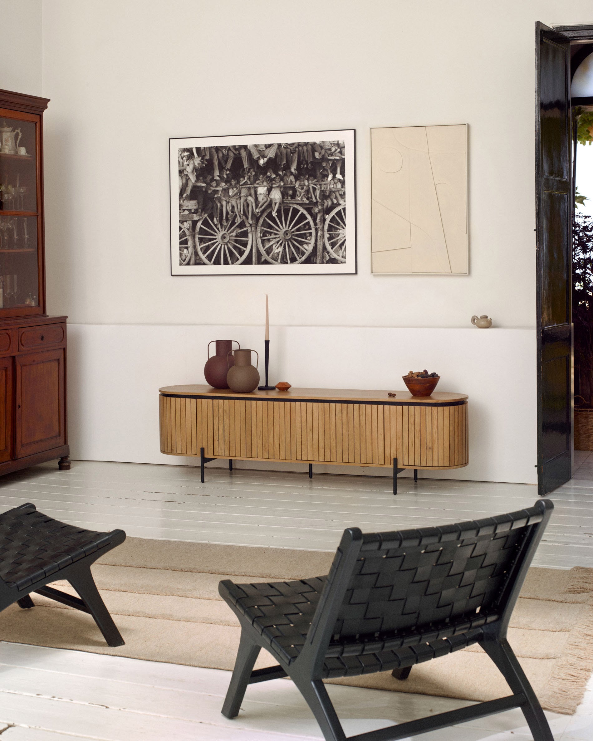 Licia TV stand with 4 doors, solid mango wood with natural finish and metal, 200 x 55 cm - Lifestyle