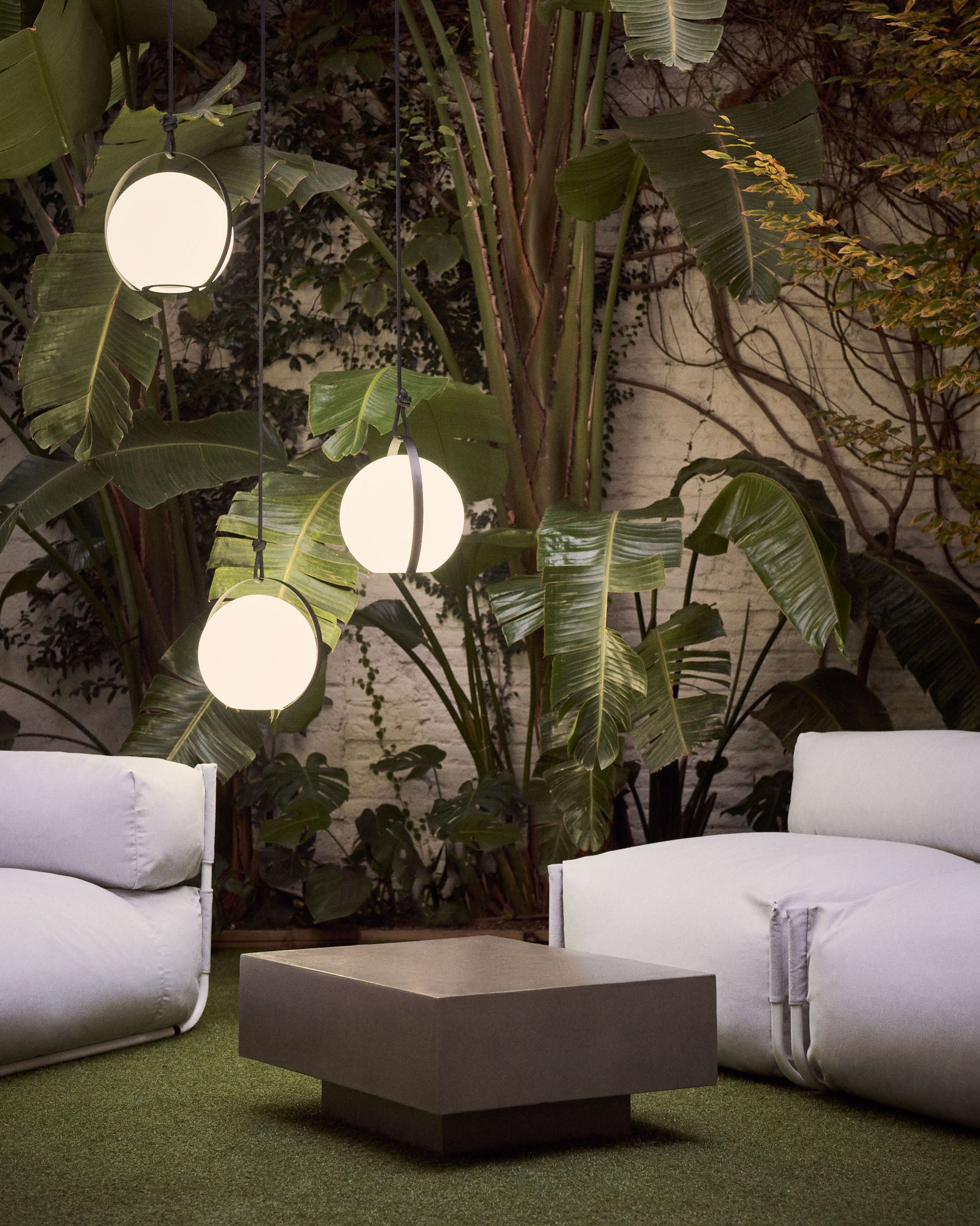Dinesh table lamp with black steel flex - Lifestyle