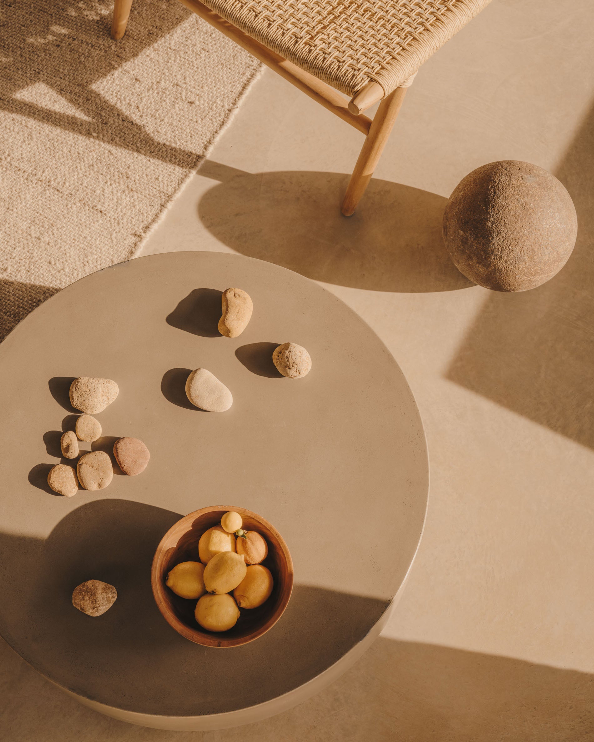 Garbet cement coffee table, Ø 60 cm - Lifestyle