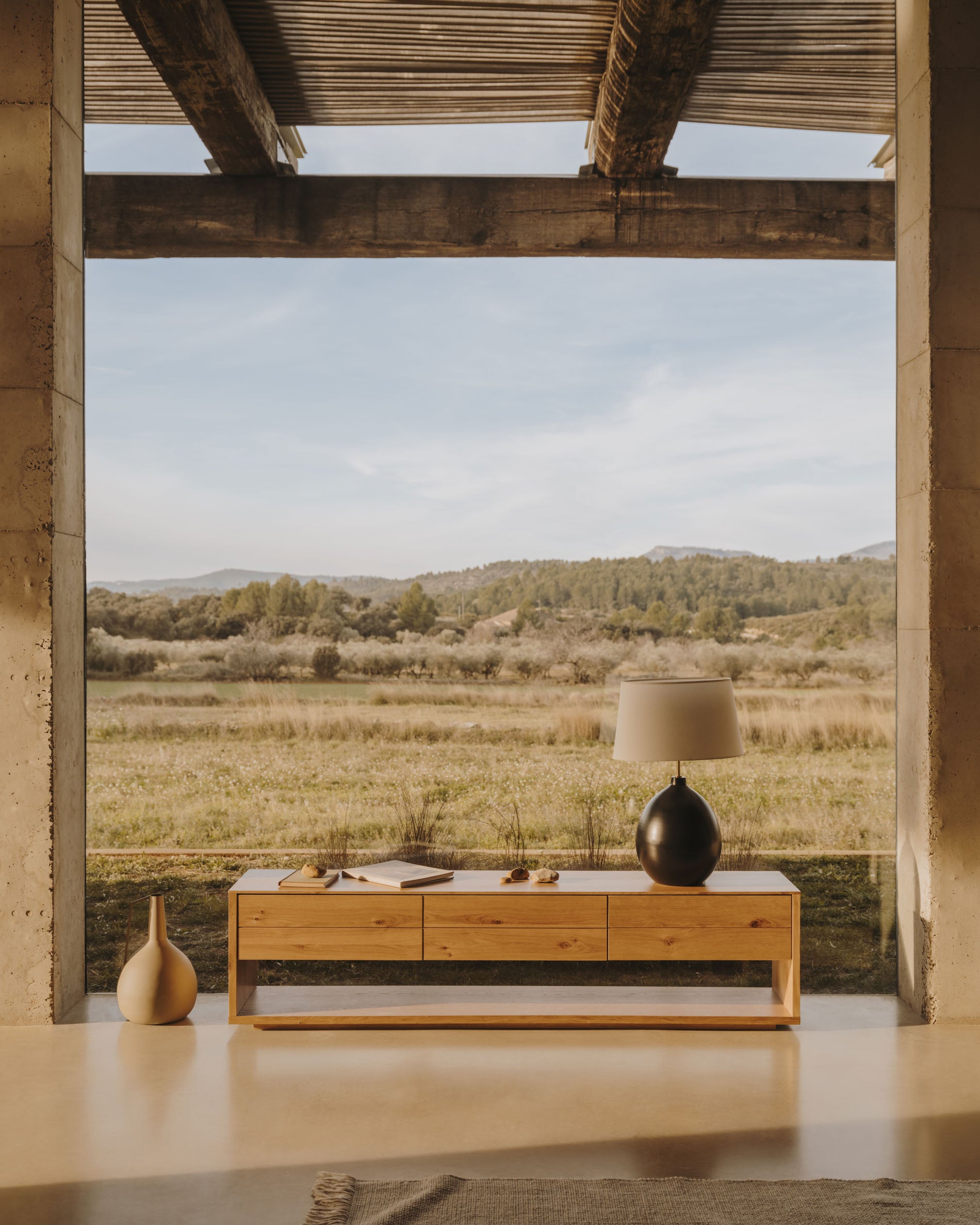 Alguema TV stand with 3 drawers in oak veneer with natural finish, 200 x 51 cm - Lifestyle