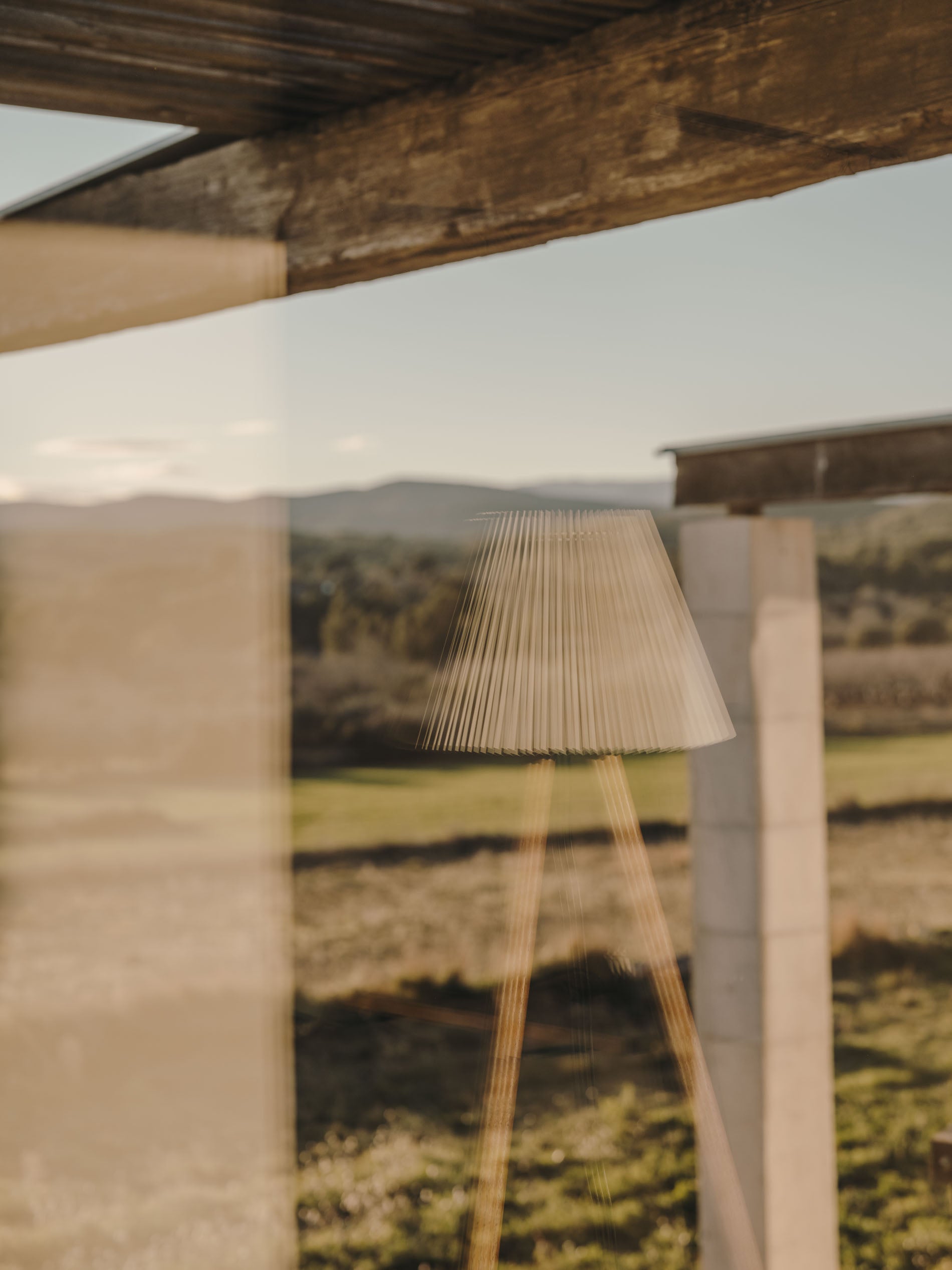 Benicarlo floor lamp in solid rubber wood with a natural, beige finish - Lifestyle