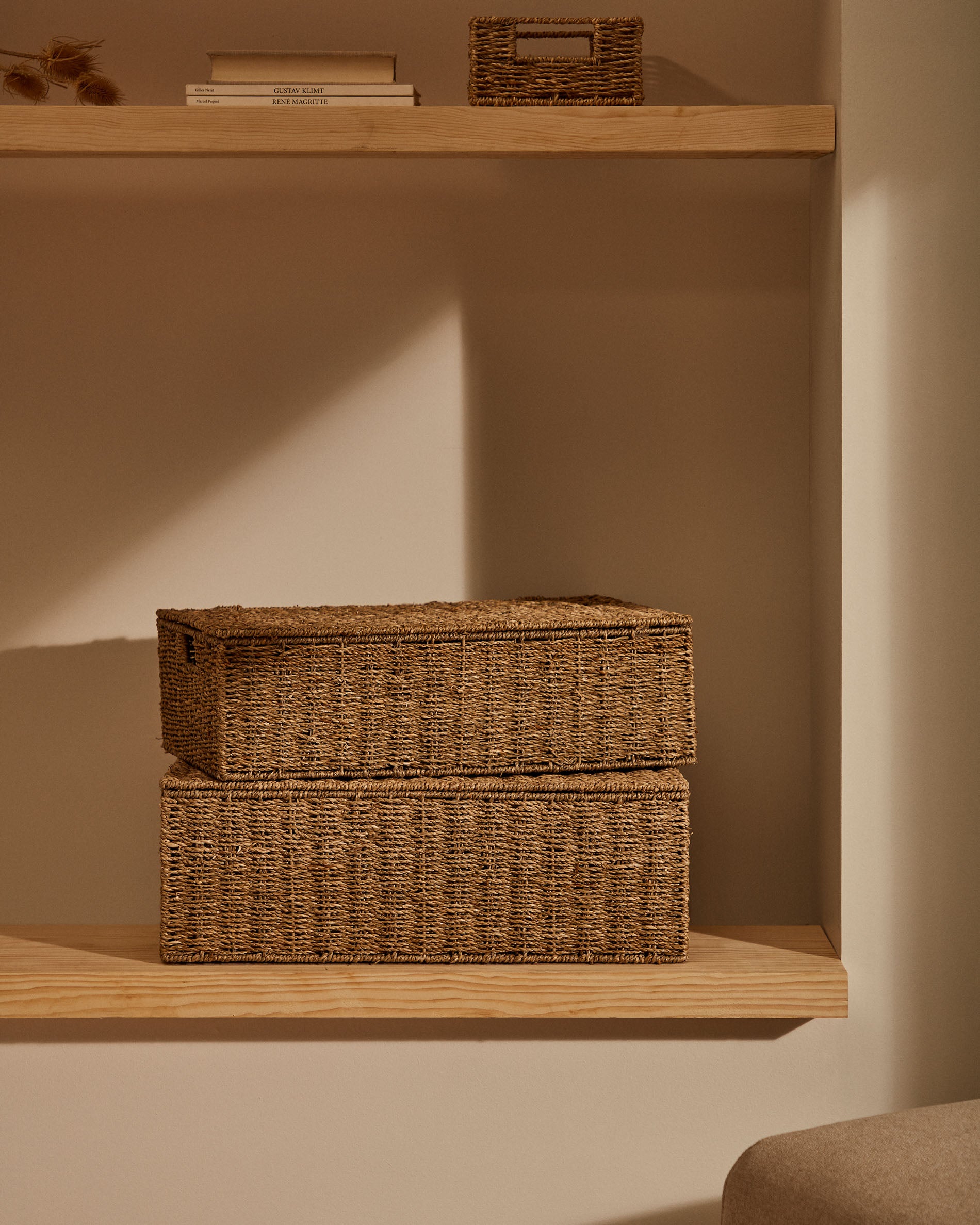 Tossa set of 2 natural fiber baskets with lids, 55 x 36 cm / 60 x 40 cm - Lifestyle