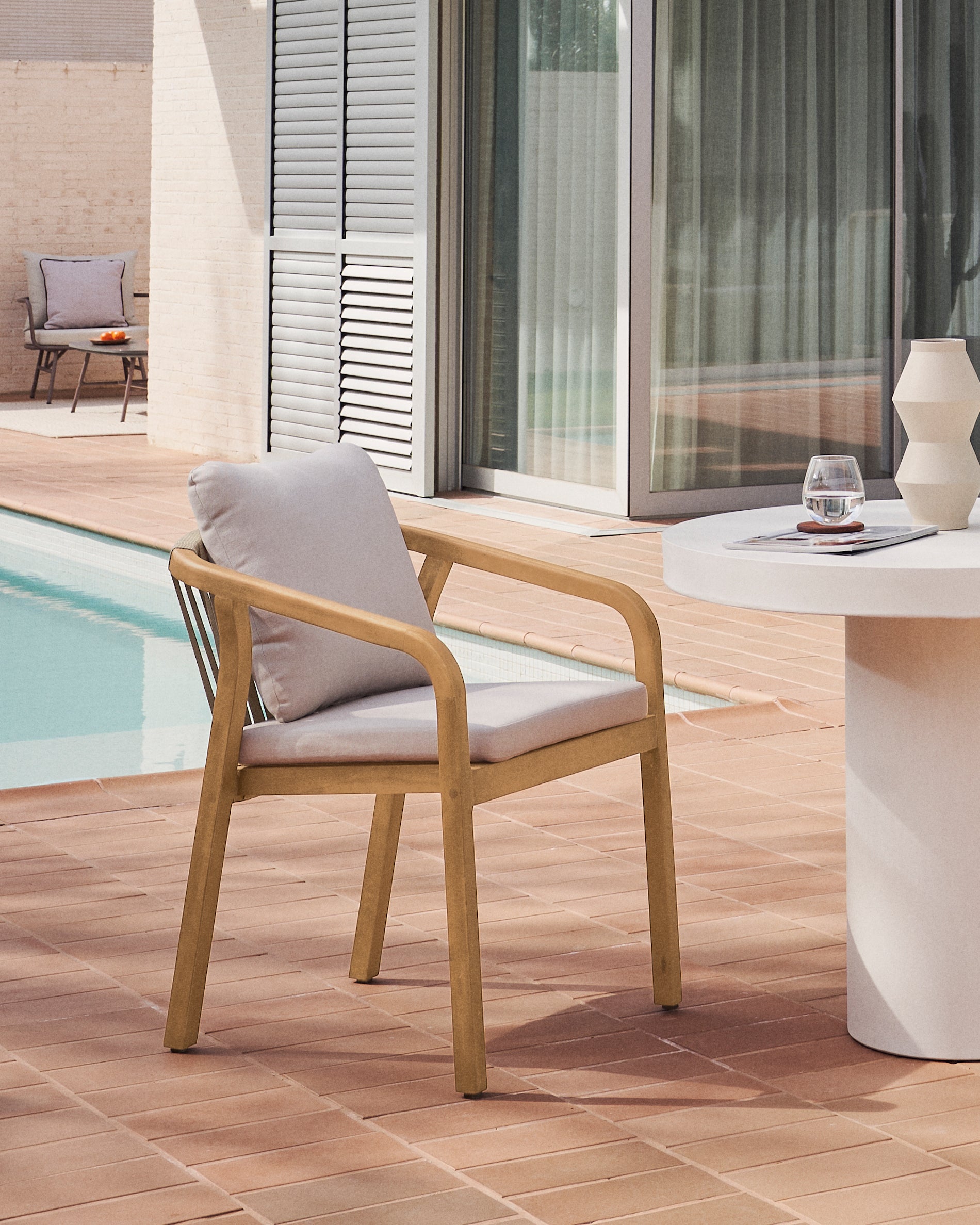 Malaret stackable chair in solid eucalyptus and beige cord, FSC - Lifestyle