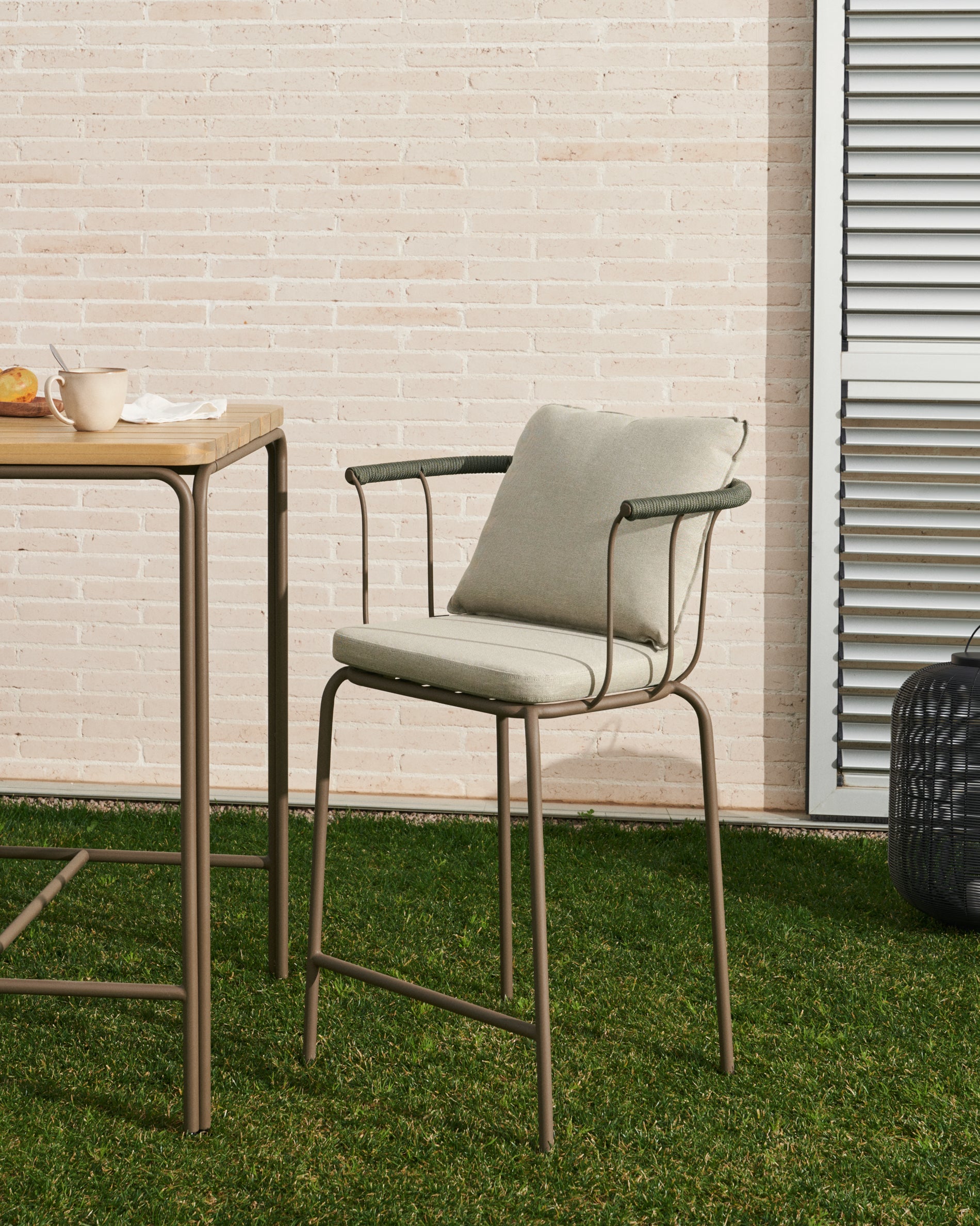 Salguer stackable stool in cord and steel with a brown painted finish, 66 cm - Lifestyle