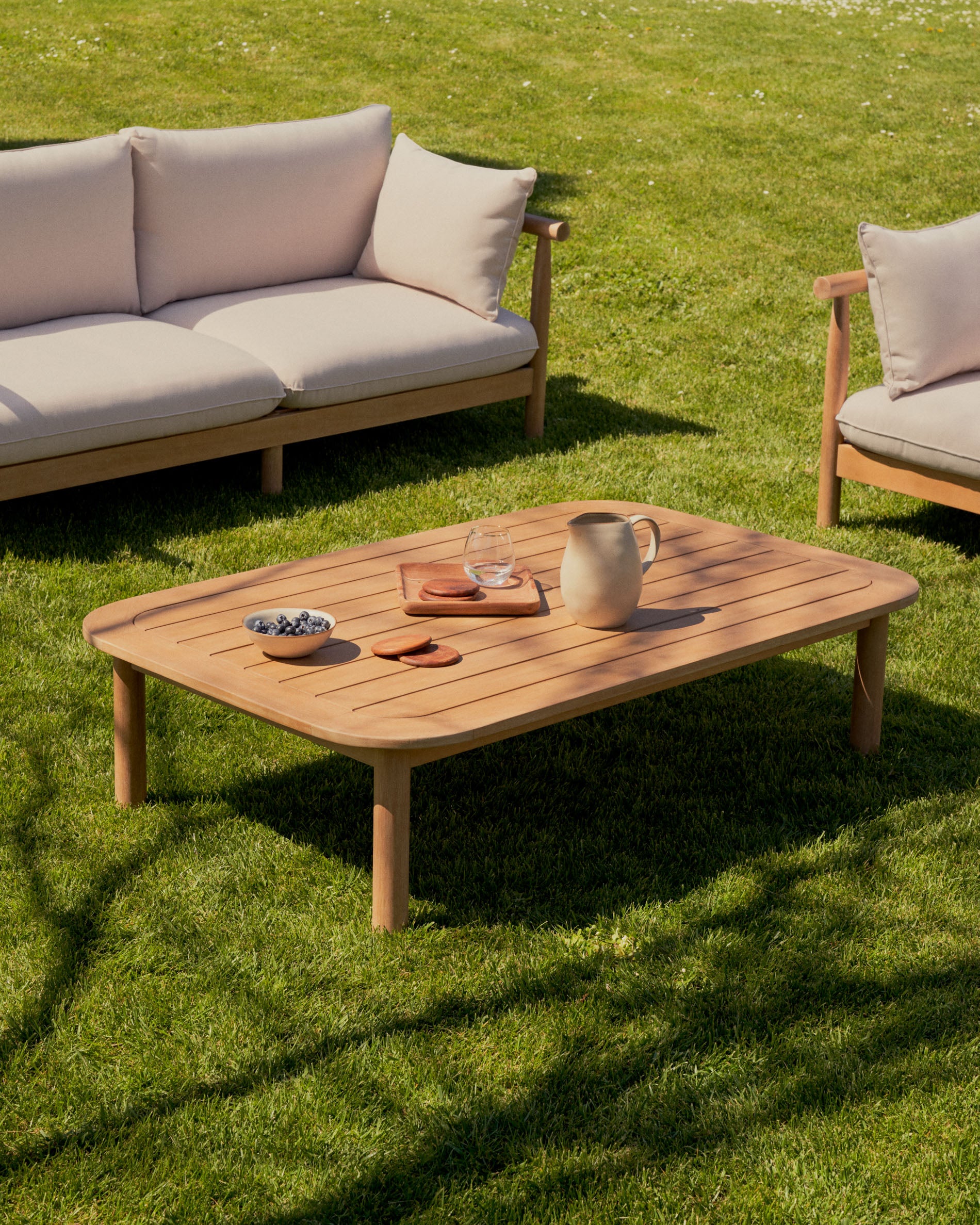 Sacova set of 2 armchairs, 2 seater sofa and coffee table in solid eucalyptus wood FSC - Lifestyle
