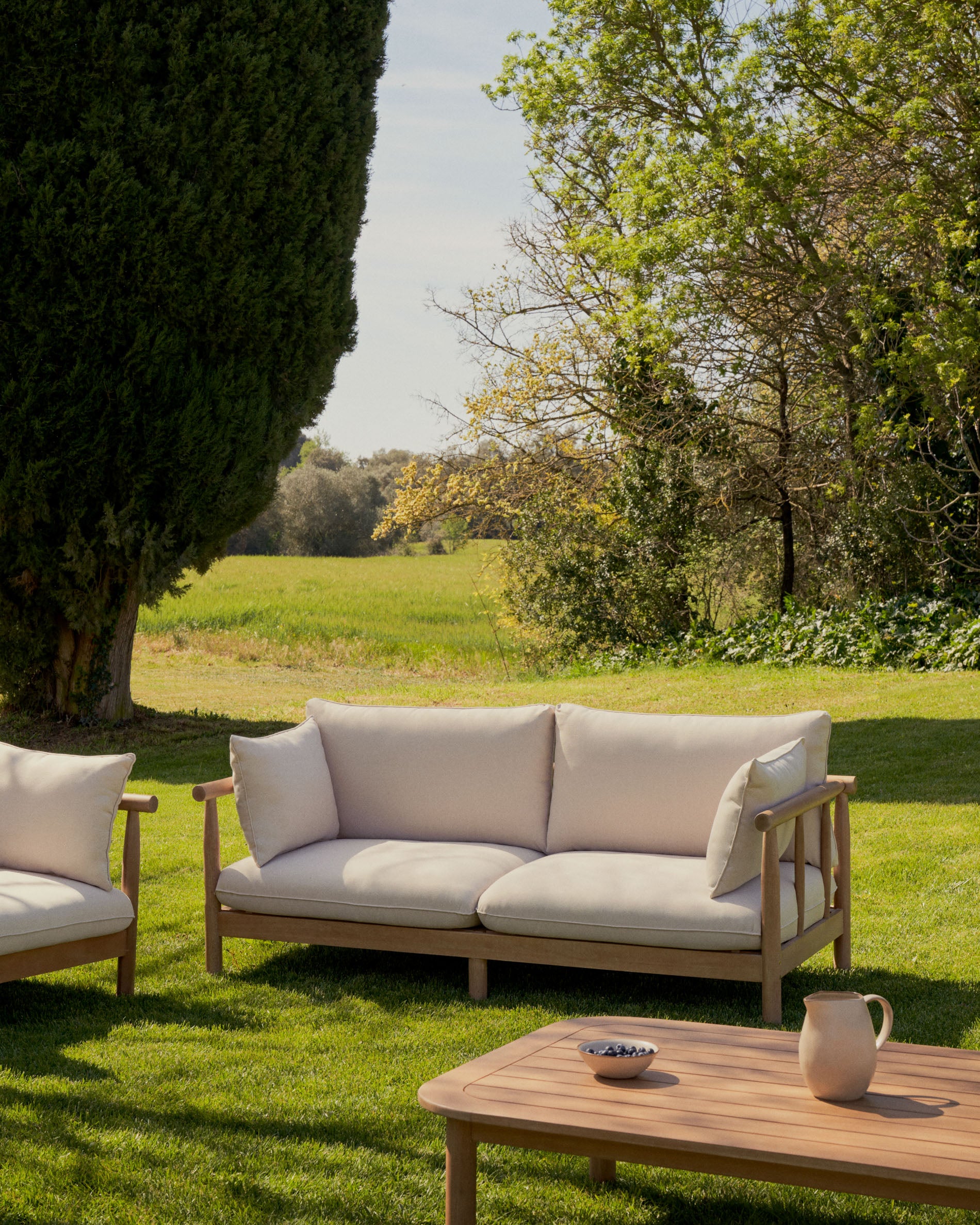 Sacova set of 2 armchairs, 2 seater sofa and coffee table in solid eucalyptus wood FSC - Lifestyle