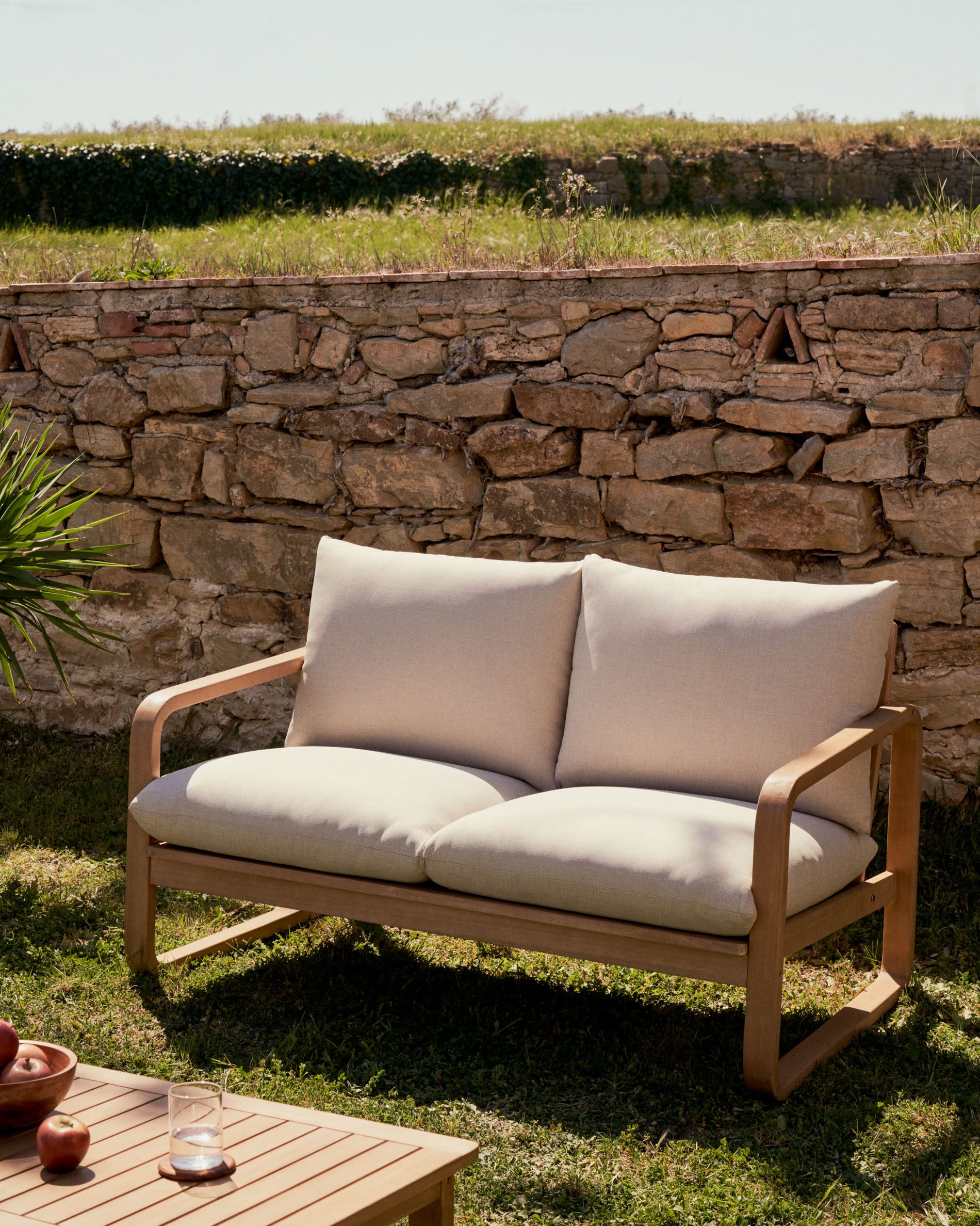 Sacaleta 2 seater sofa, made from solid eucalyptus wood 142 cm - Lifestyle