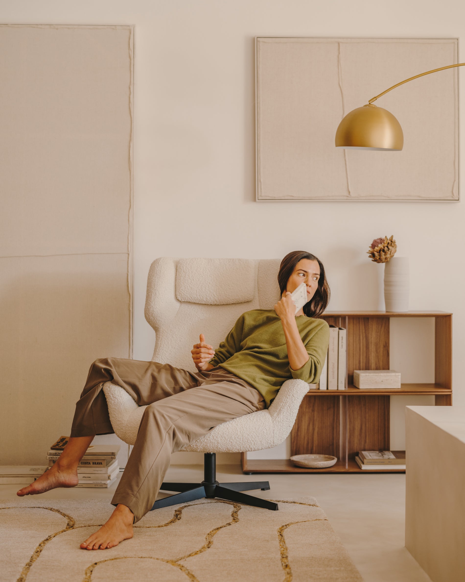 Zalina swivel armchair in white bouclé and steel with black finish FSC 100% - Lifestyle