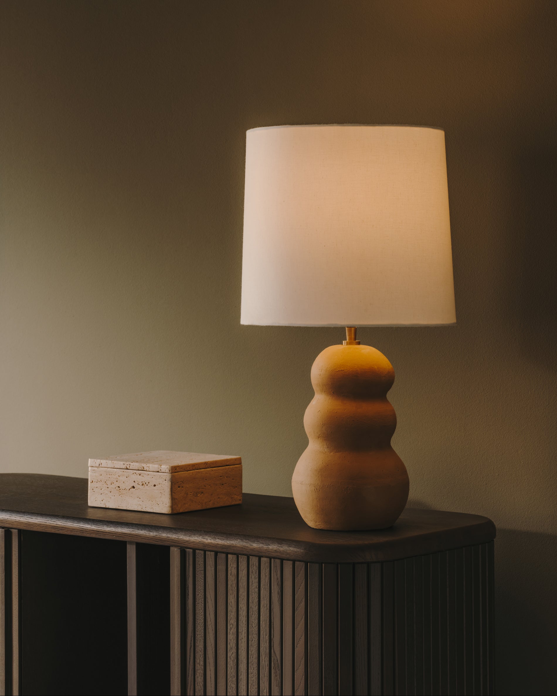 Madsen terracotta table lamp with white shade - Lifestyle
