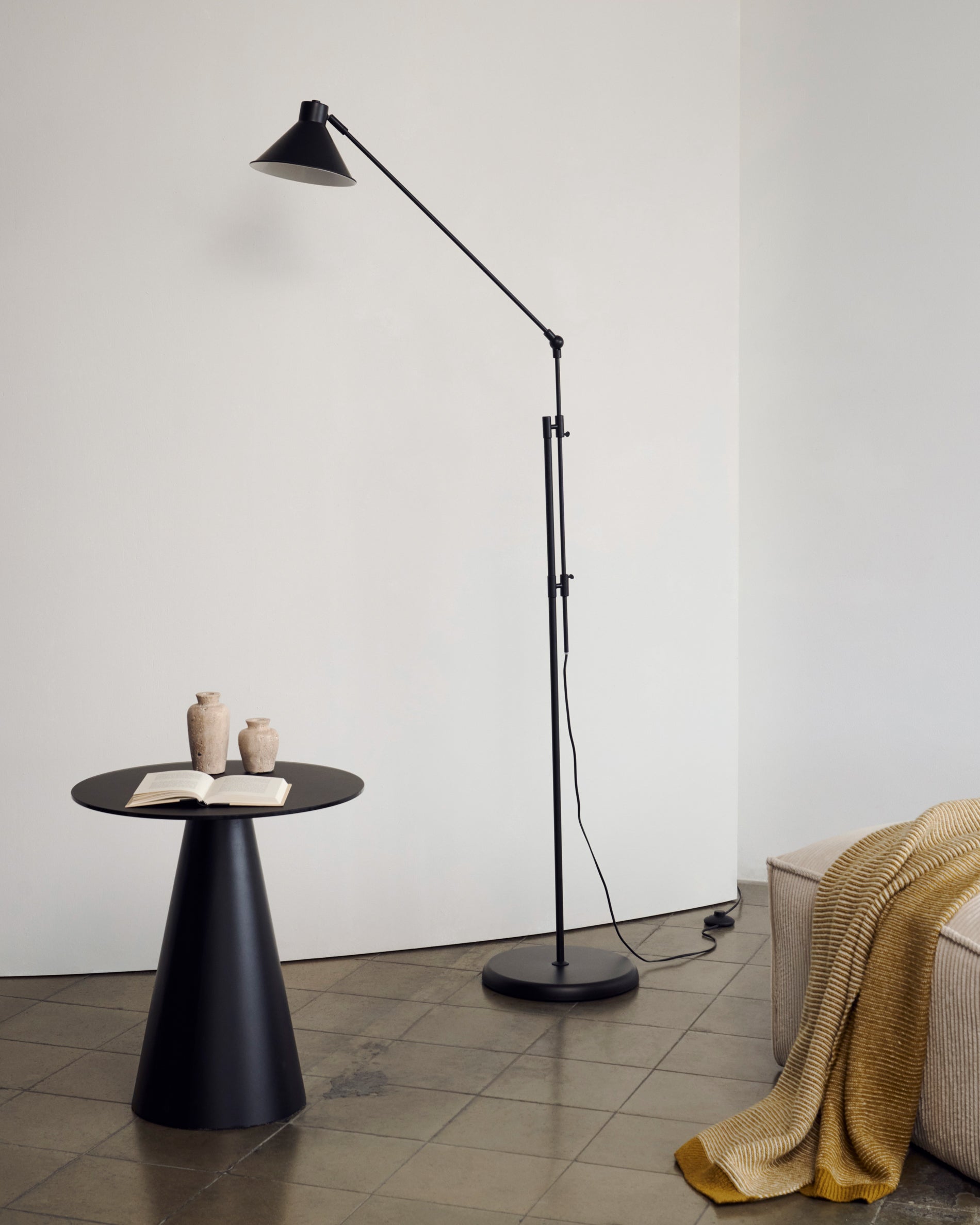 Dione steel floor lamp - Lifestyle