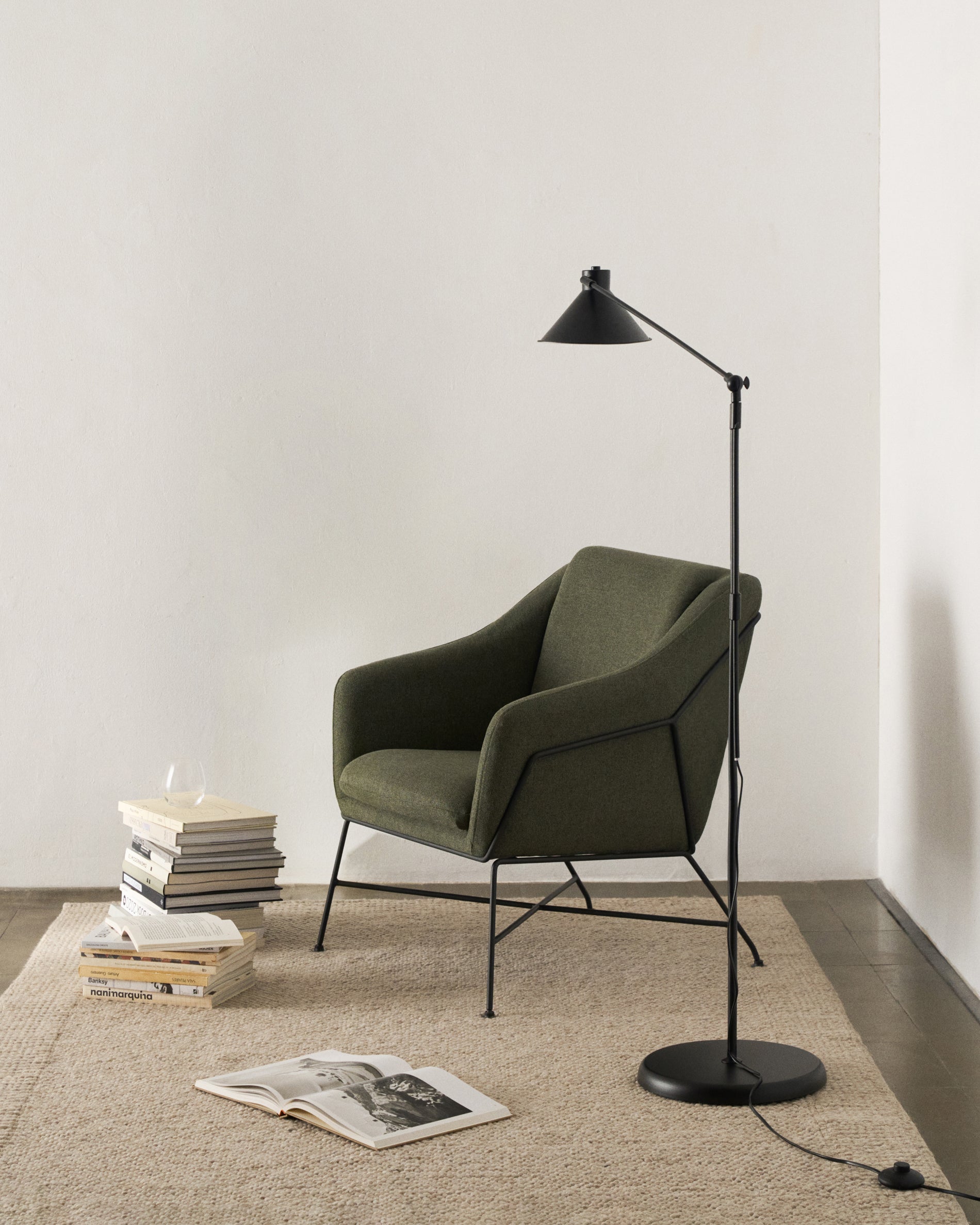Brida armchair in green and steel legs with black finish - Lifestyle