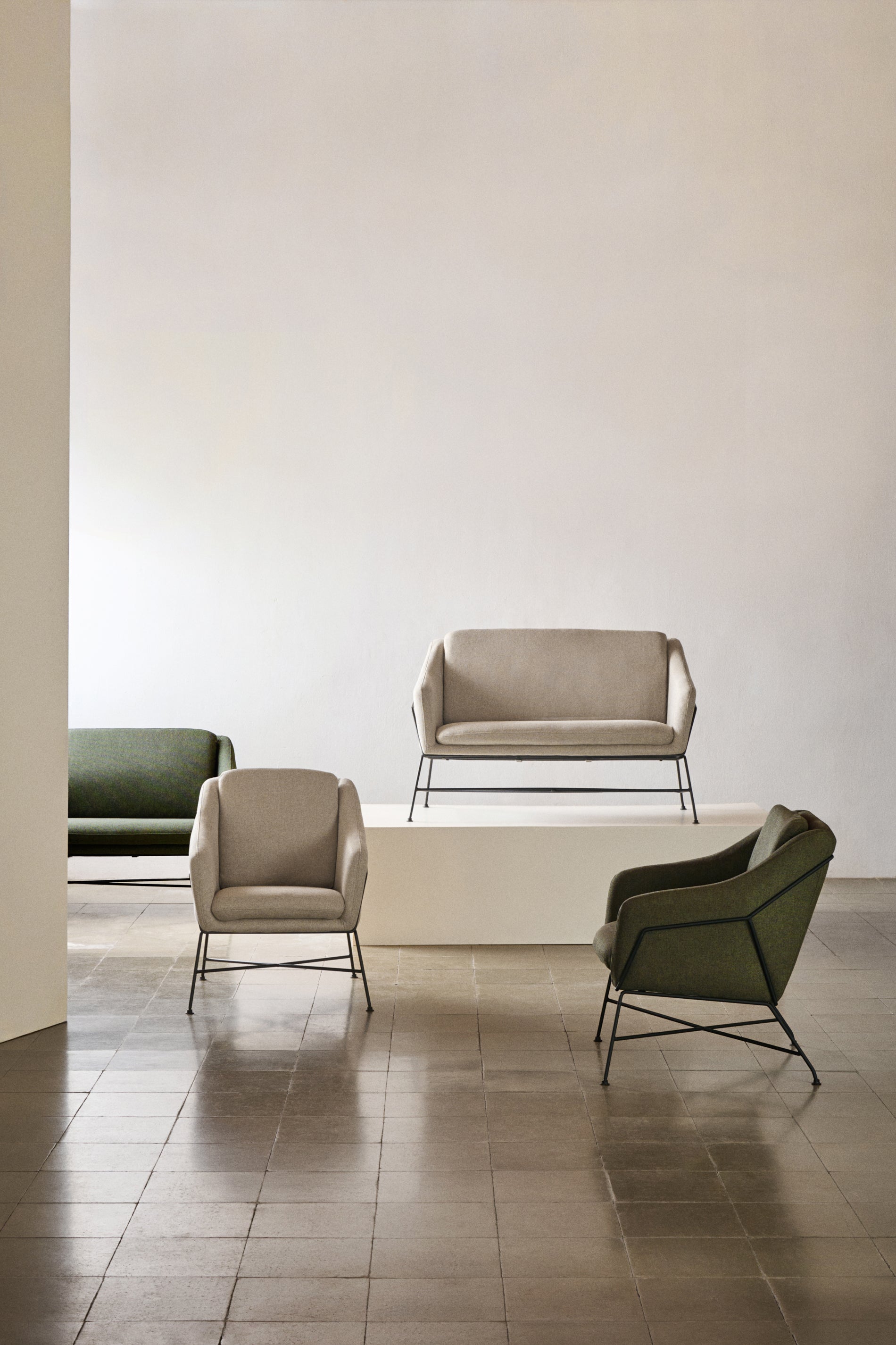 Brida armchair in green and steel legs with black finish - Lifestyle