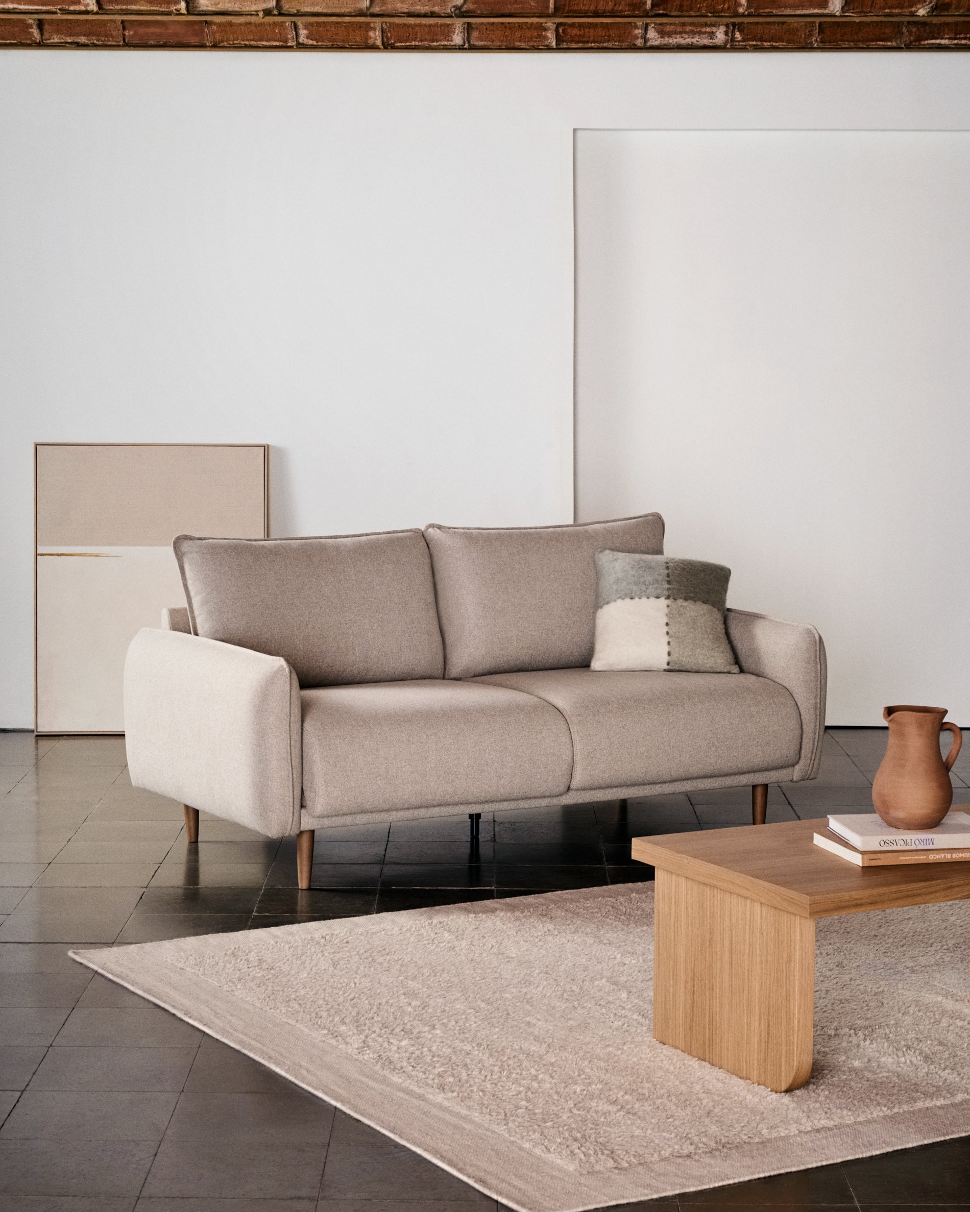 Carlota 2-seater sofa in beige, 184 cm FSC Mix Credit - Lifestyle