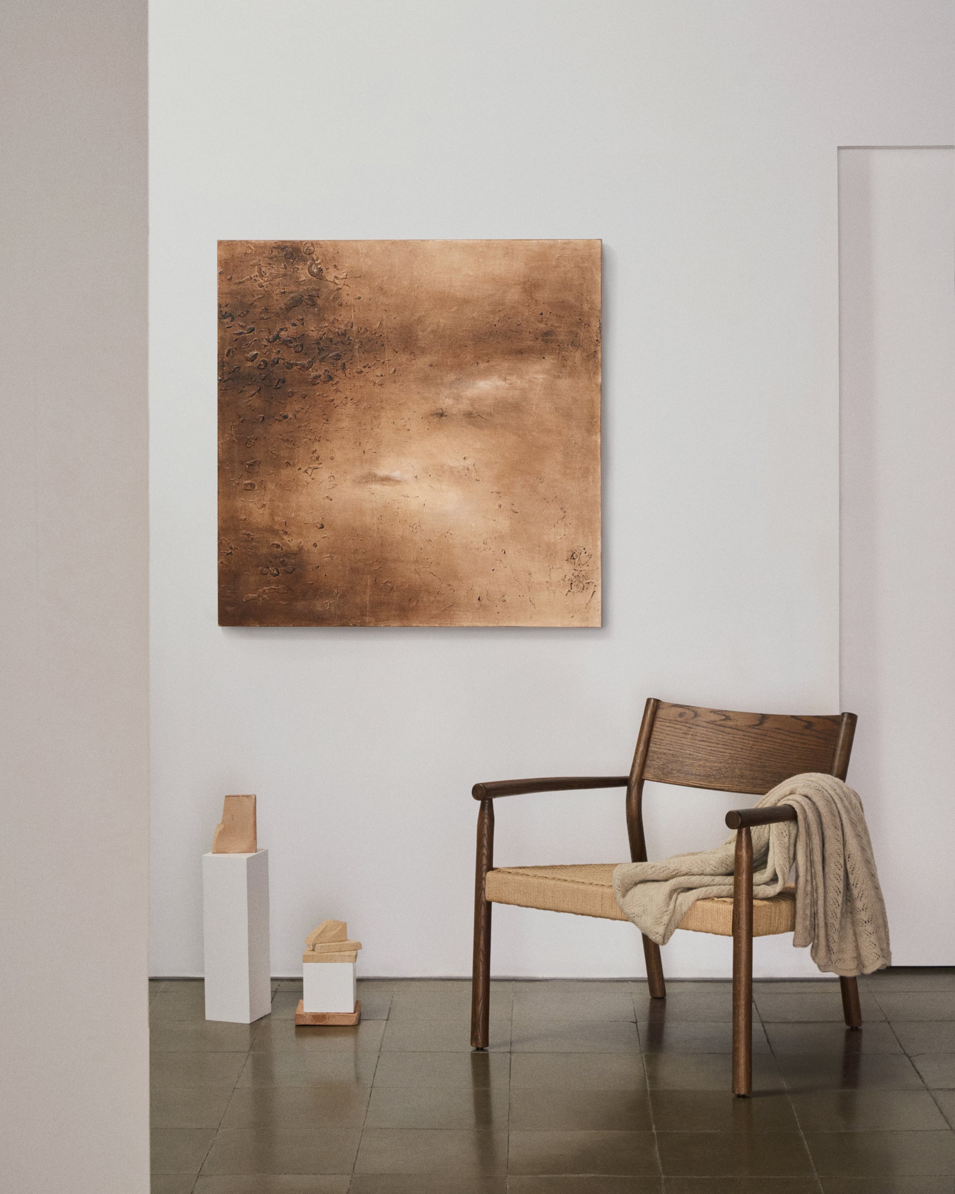 Yalia armchair in solid oak with a walnut finish and paper rope seat FSC 100% - Lifestyle