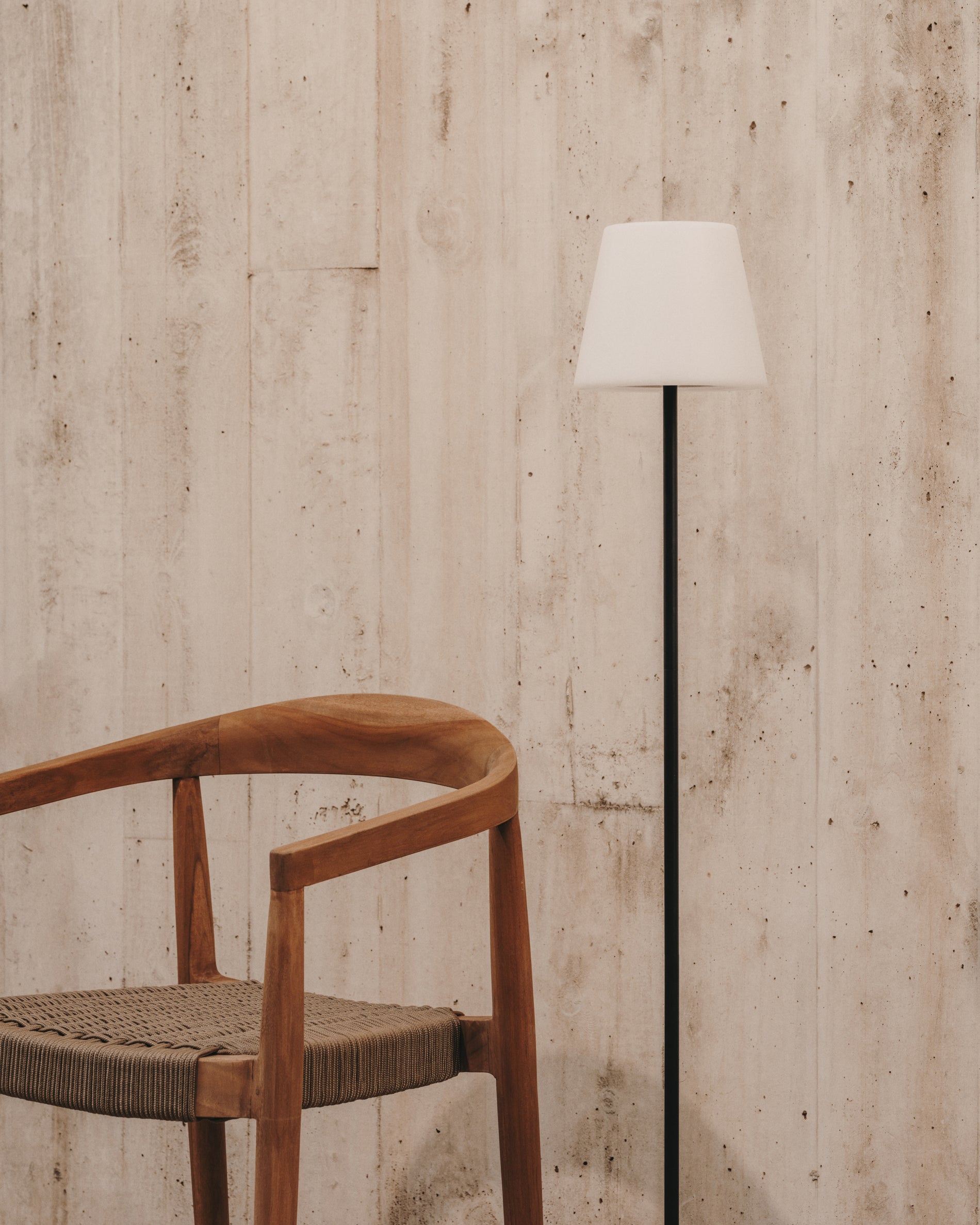 Outdoor solar floor lamp Amaray in steel with black finish 120 cm - Lifestyle
