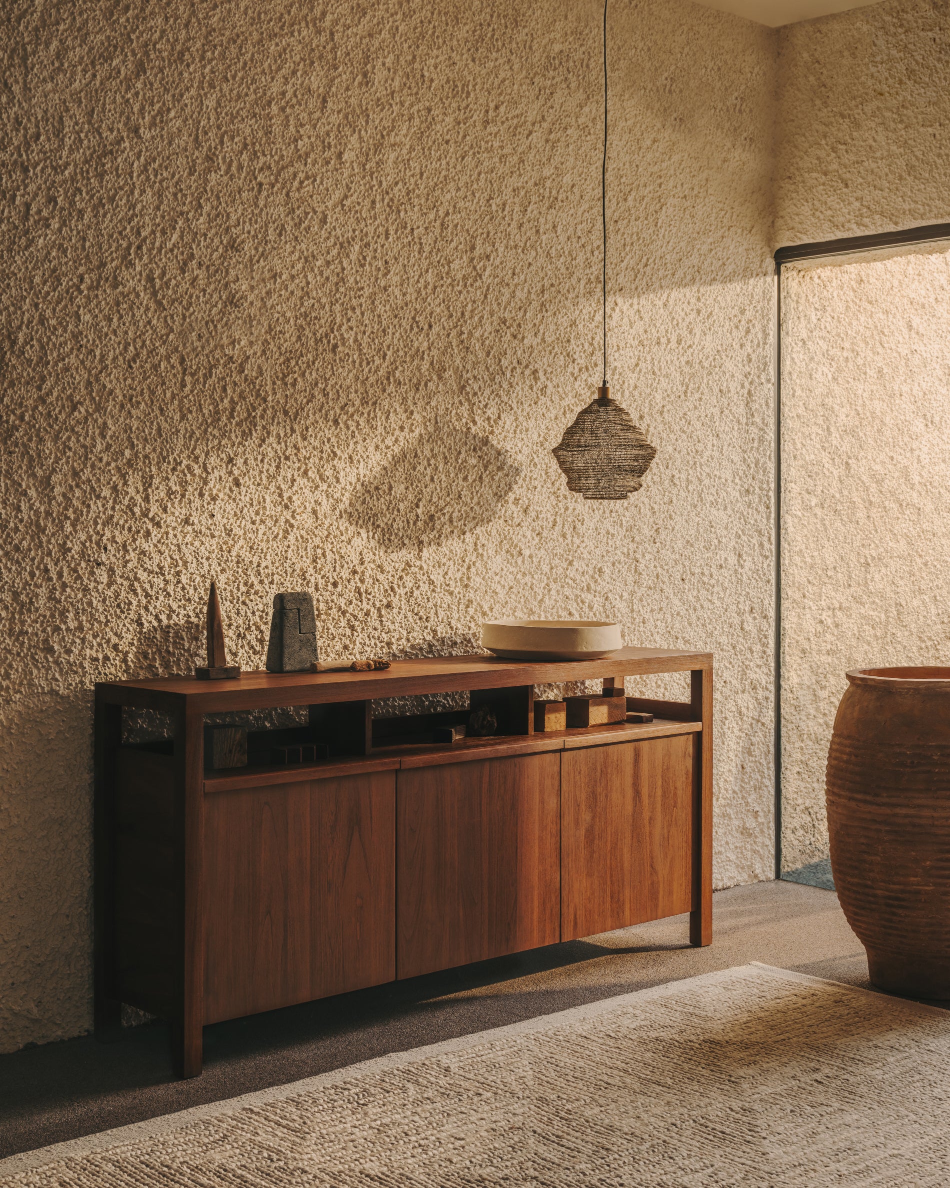 Sashi sideboard in solid teak wood 180 x 85 cm - Lifestyle