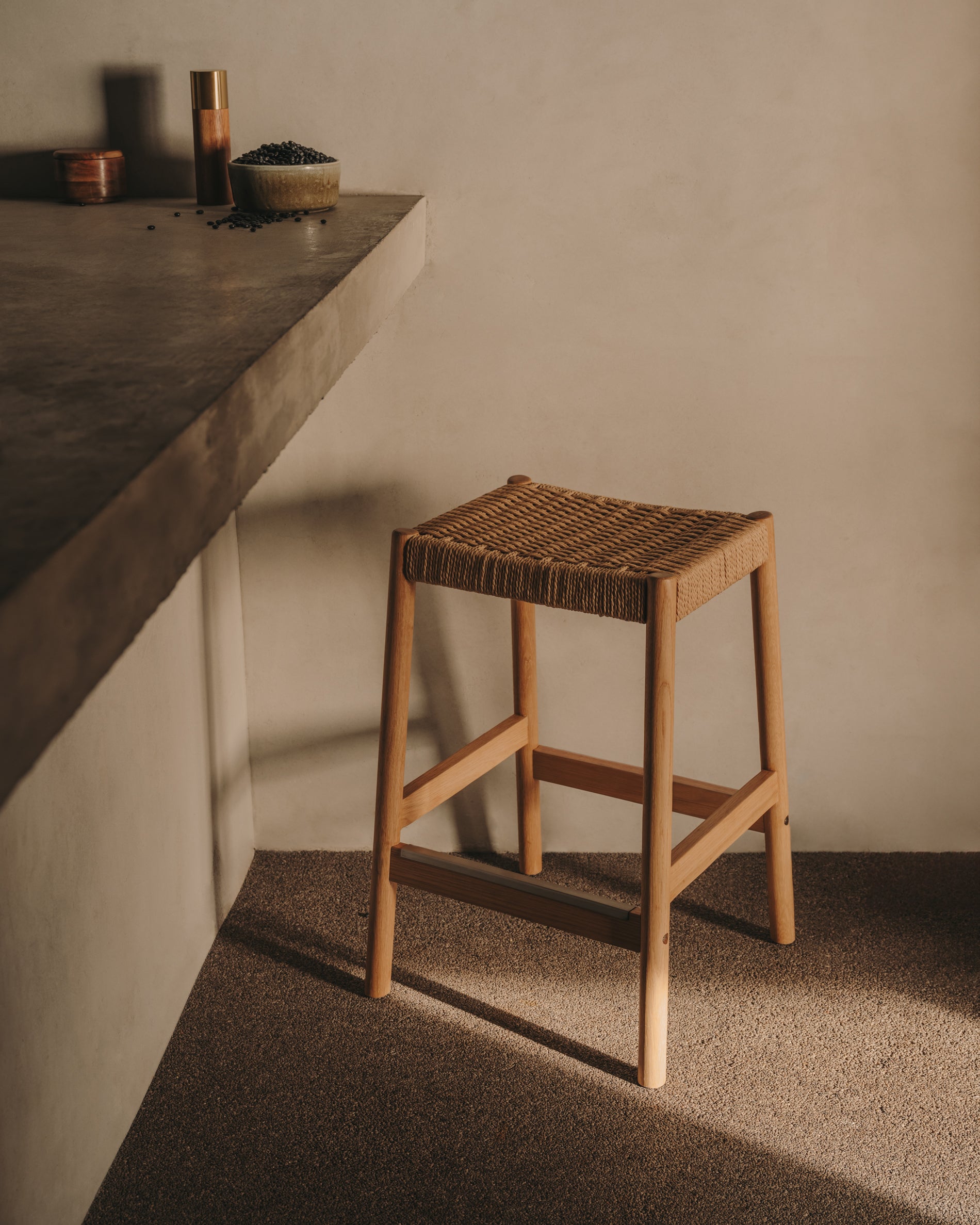 Yalia stool in solid oak wood in a natural finish and rope cord, height 65 cm FSC 100% - Lifestyle