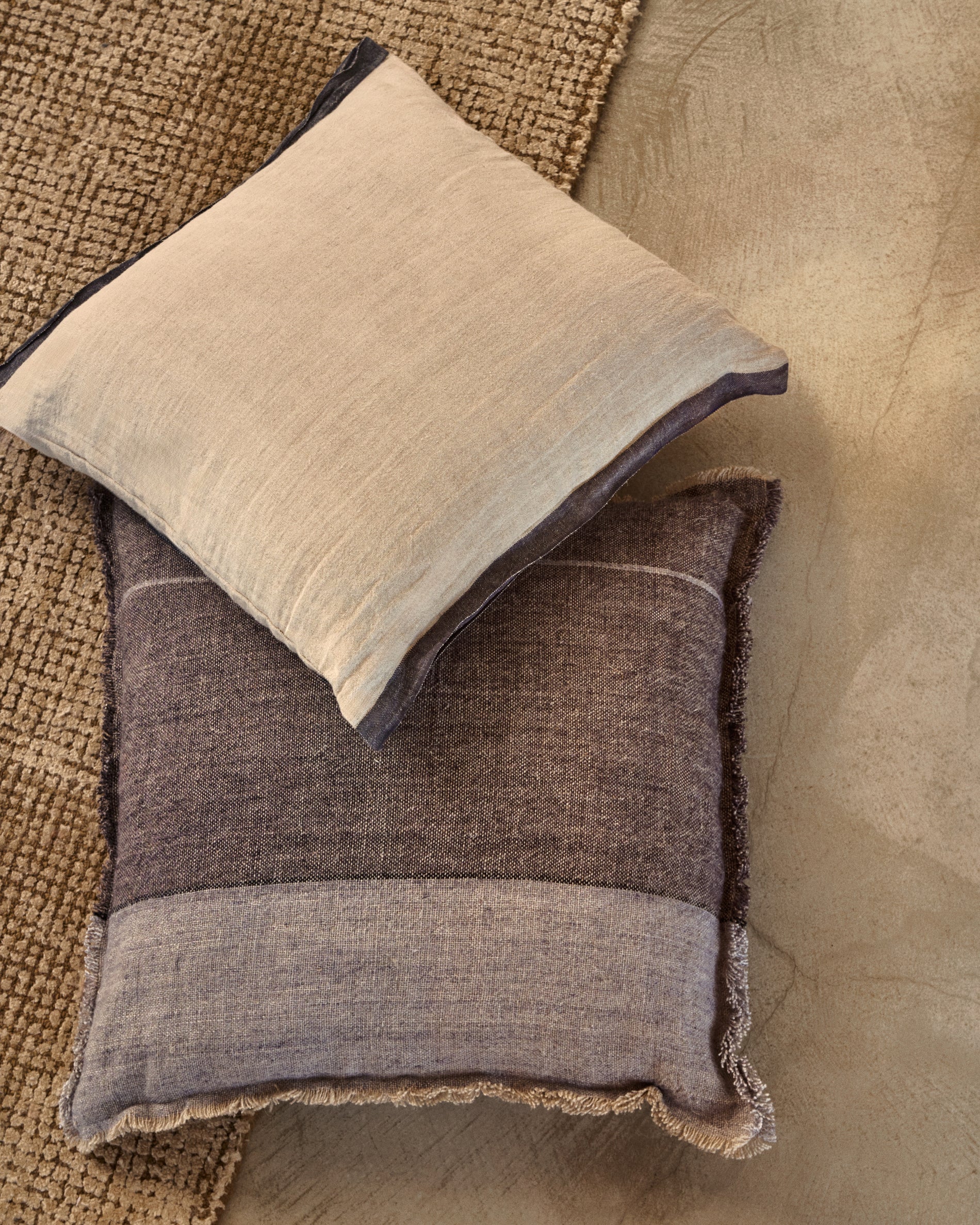 Suerta beige and blue cushion cover, 100% linen, 50 x 50 cm - Lifestyle