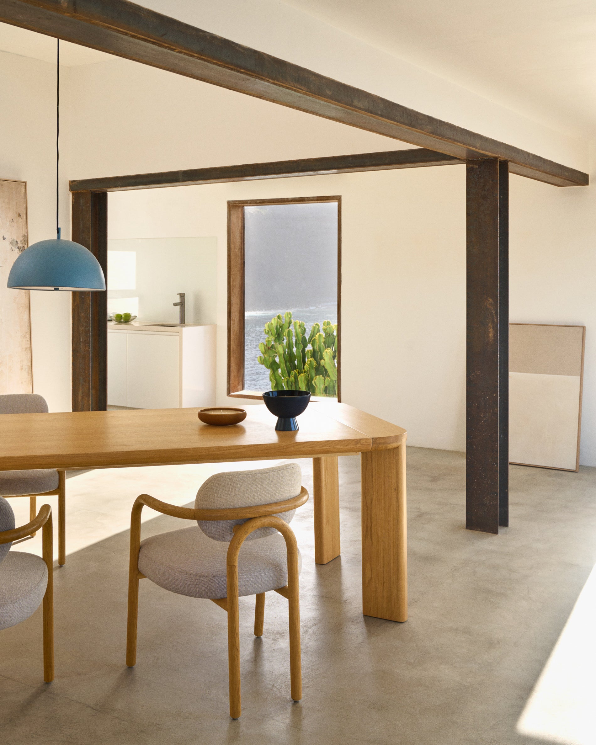 Jondal extendable table made of solid wood and oak veneer, 240 (320) cm x 100 cm FSC 100% - Lifestyle