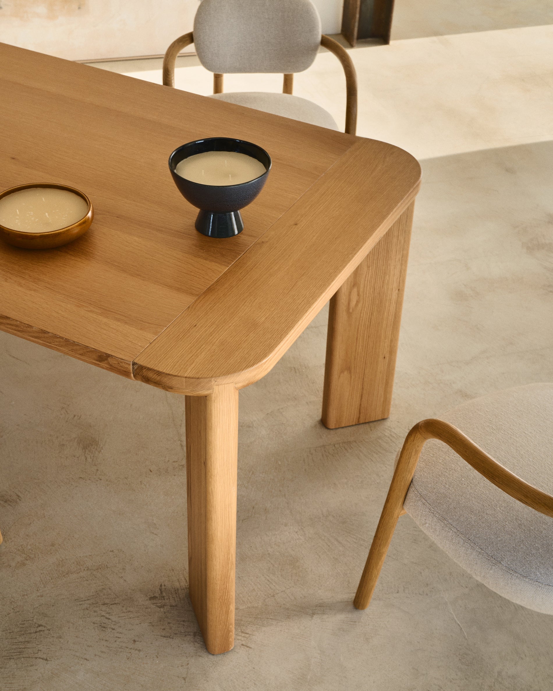 Jondal extendable table made of solid wood and oak veneer, 240 (320) cm x 100 cm FSC 100% - Lifestyle